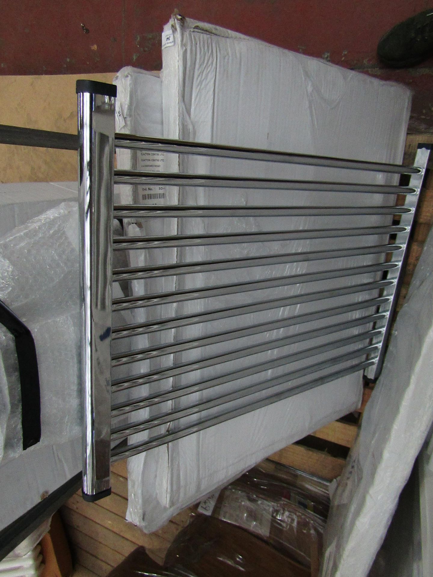 Loco horizontal towel radiator 800 x 600, ex-display and boxed. Please note, this lot may contain