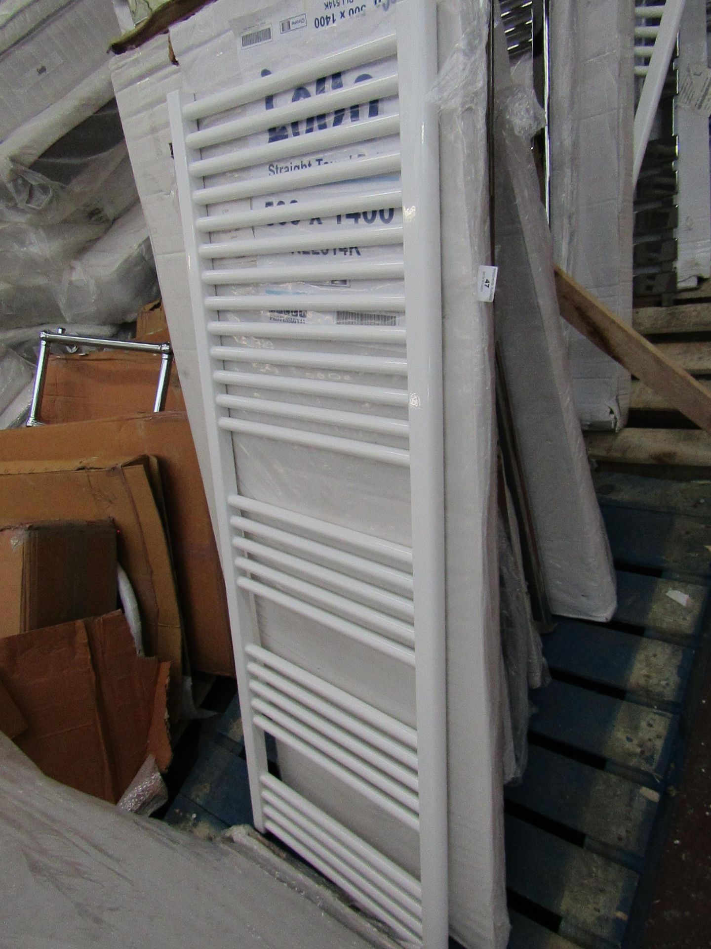 Loco straight towel radiator 1400 x 500, ex-display and boxed. Please note, this lot may contain