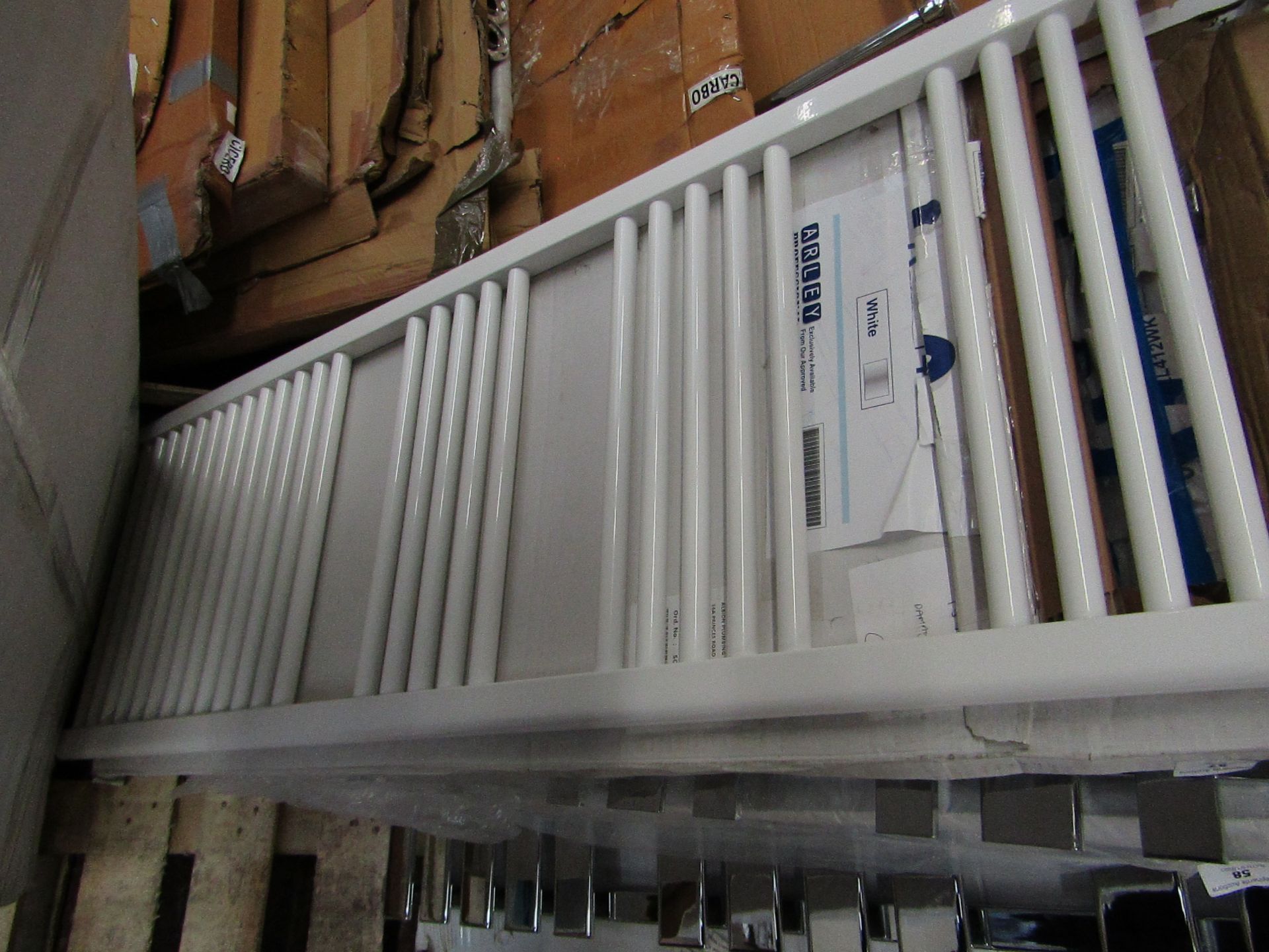 Loco straight towel radiator 500 x 1400, ex-display and boxed. Please note, this lot may contain