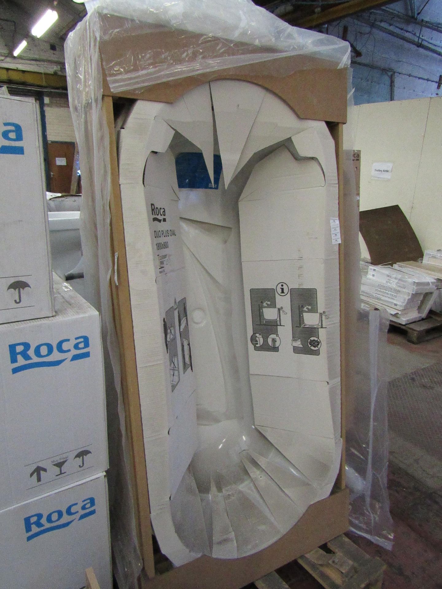 Roca Duo Plus Oval bath tub 1800 x 800, new and packaged. RRP £1700.00