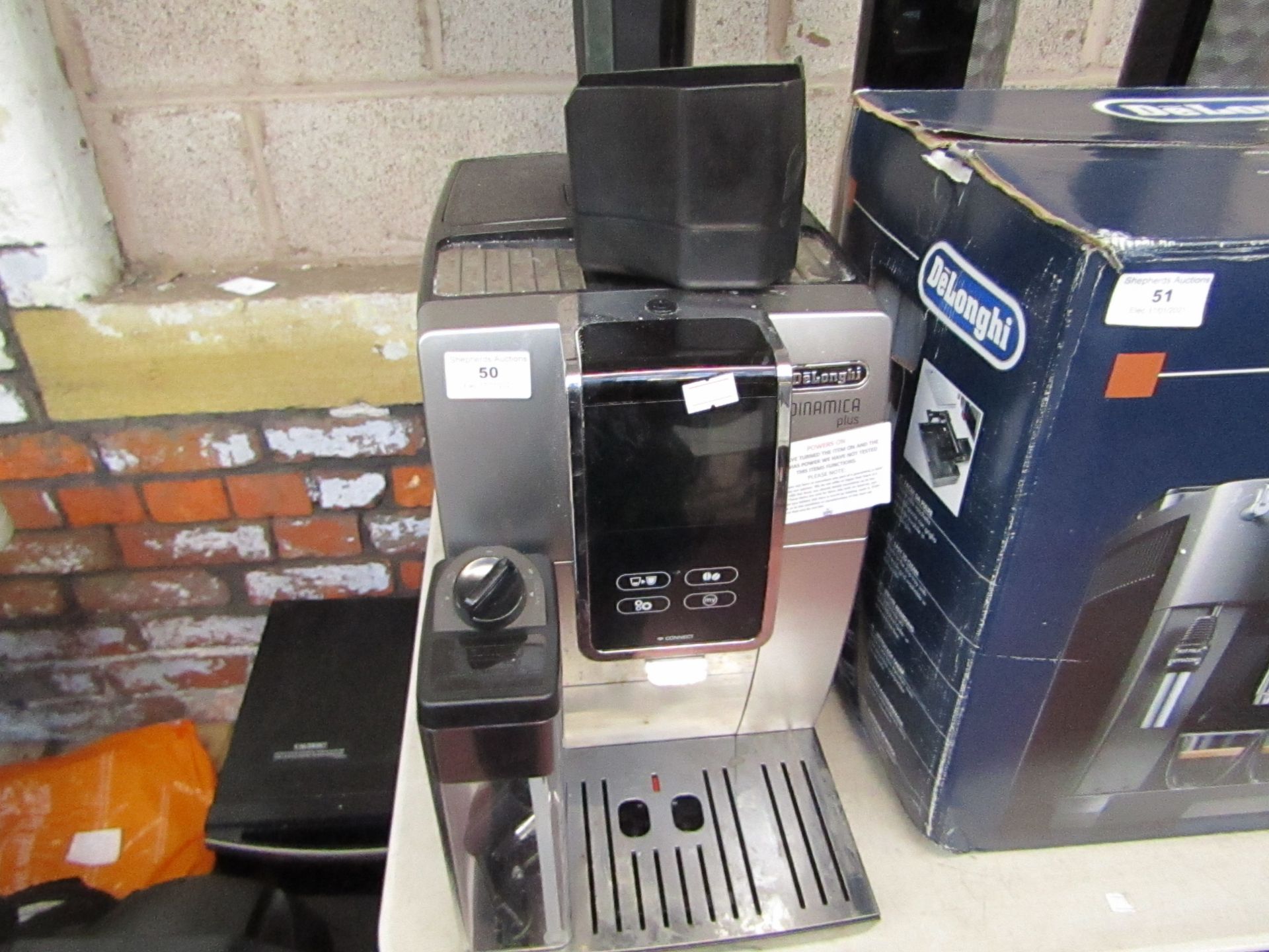 DeLonghi Dinamica Plus bean to cup coffee machine, powers on but not tested all functions. Heavily