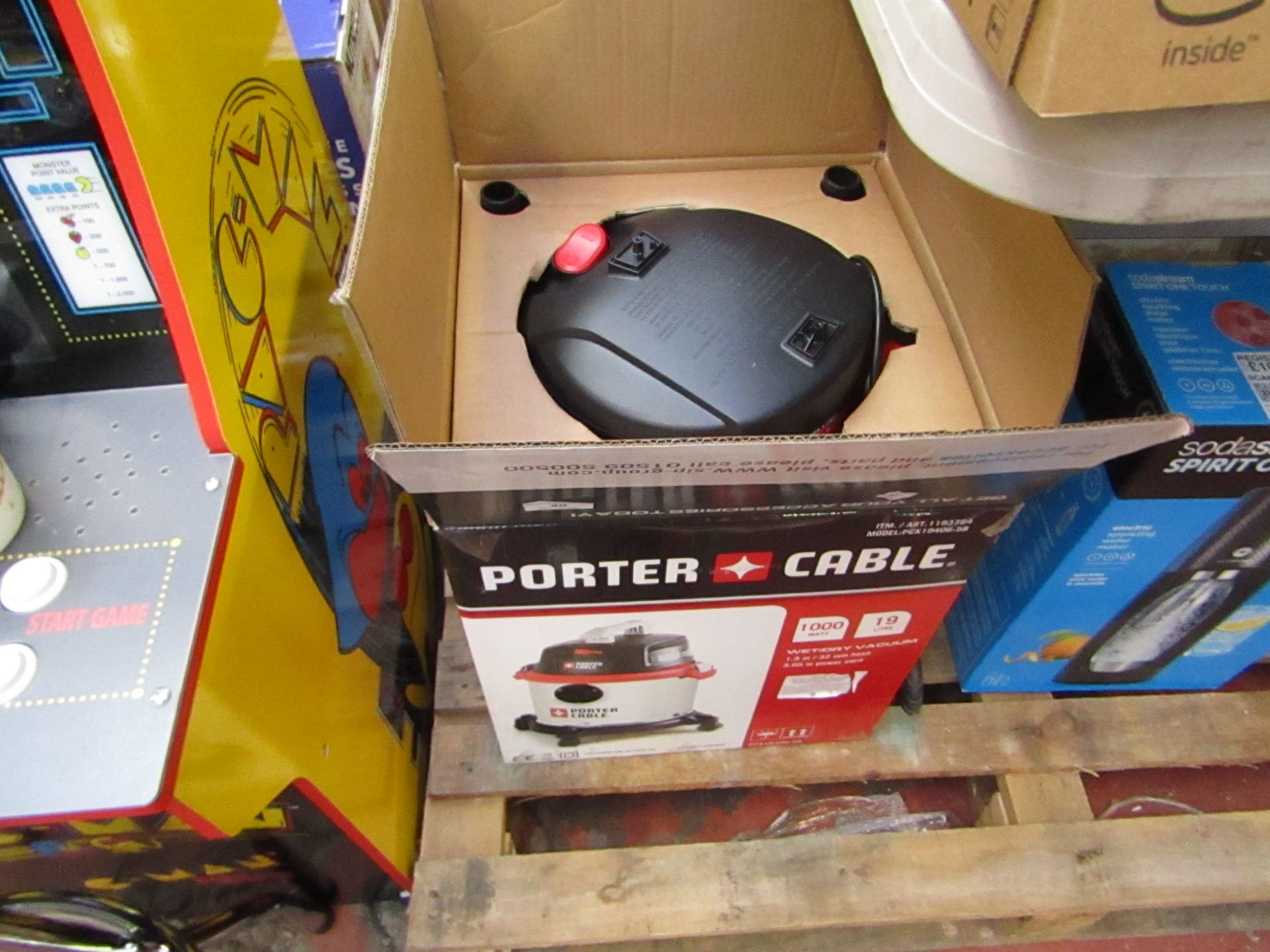 Porter Cable 1000w 19L wet / dry vacuum, tested working and boxed.