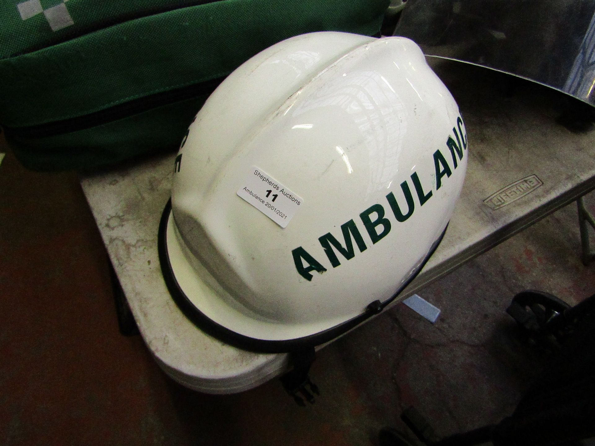 PACIFIC AMBULANCE PROTECTIVE HELMET MEDICAL EMERGENCY PARAMEDIC DOCTOR, Missing plastic guard,