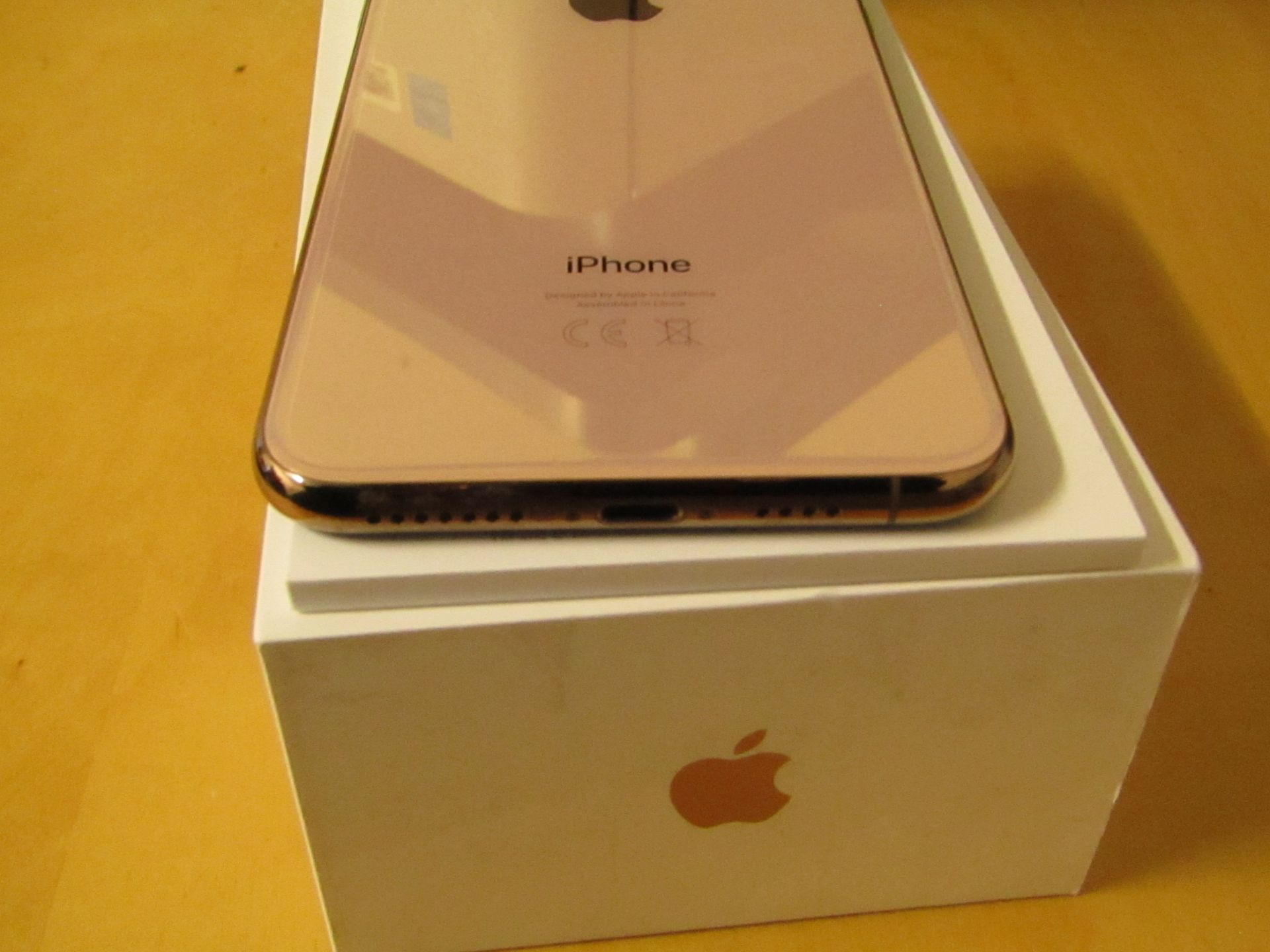 **NO VAT**  iPhone XS Max Rose Gold 64GB, tested working in very good condition with unused original - Image 5 of 8