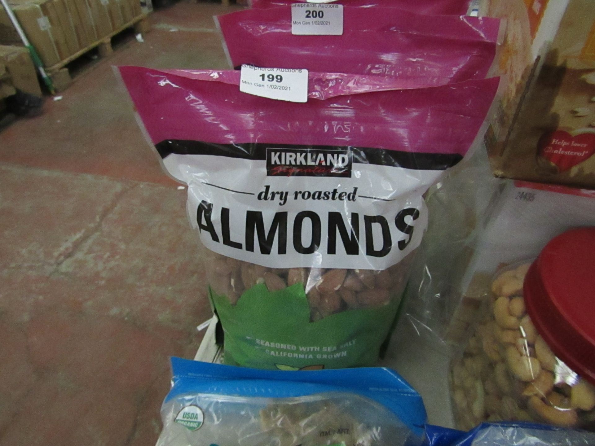 Dry roasted almonds, New and Packaged, 1.13kg, 31/07/21, Kirkland Signature