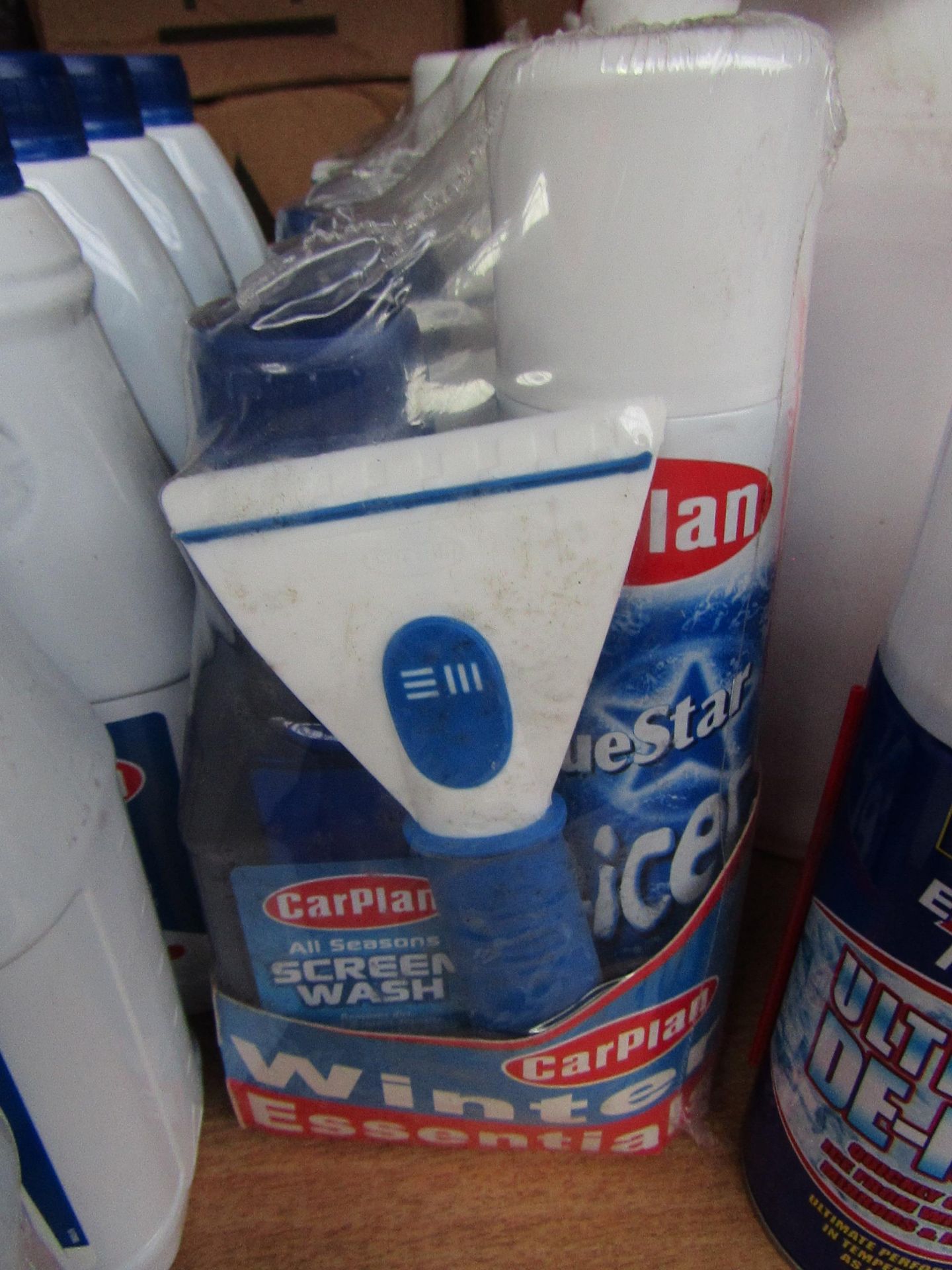 Carplan - Winter Clear Screen Pack - Contains : 1x De-icer 300ml. 1x Screenwash Concentrate 500ml.