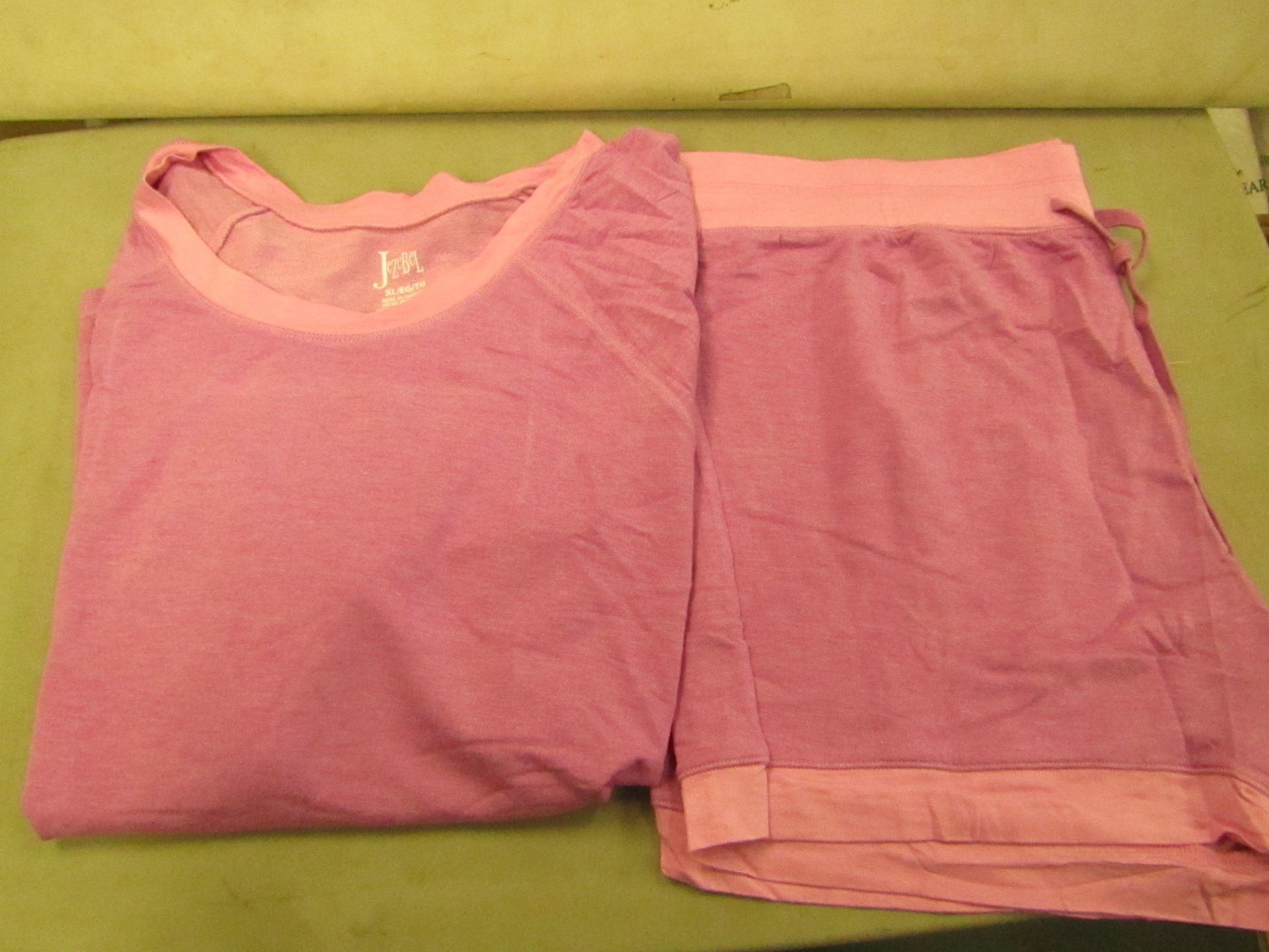 Jezebel 2PC Lounge /Pyjama Set Pink Size X/L Look Unworn ( Not in Original Packaging )
