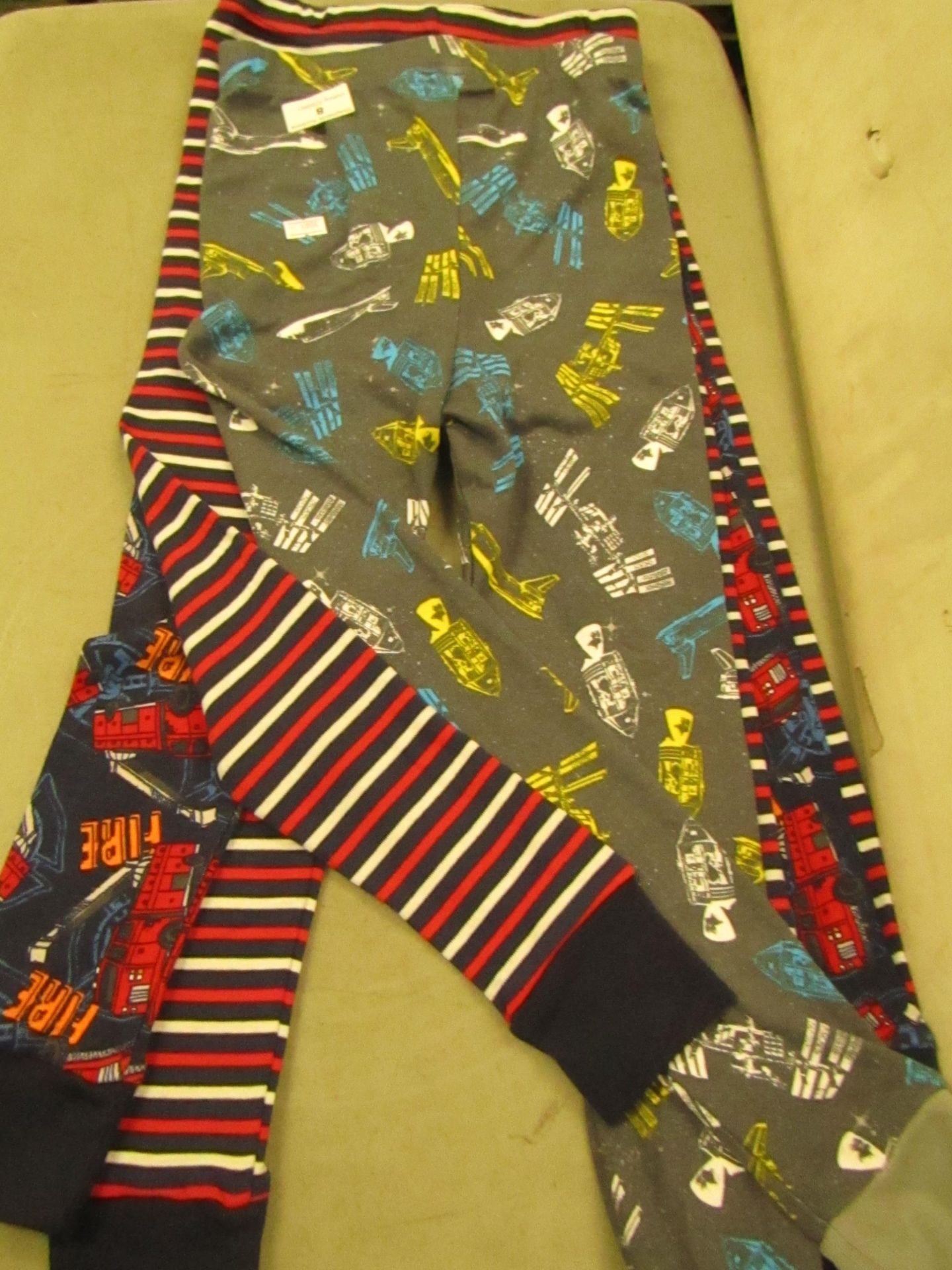 4 X Pairs of Various Themed Childrens Leggings 3 Aged 5 yrs 1 Aged 7 yrs Look Unworn No Packaging