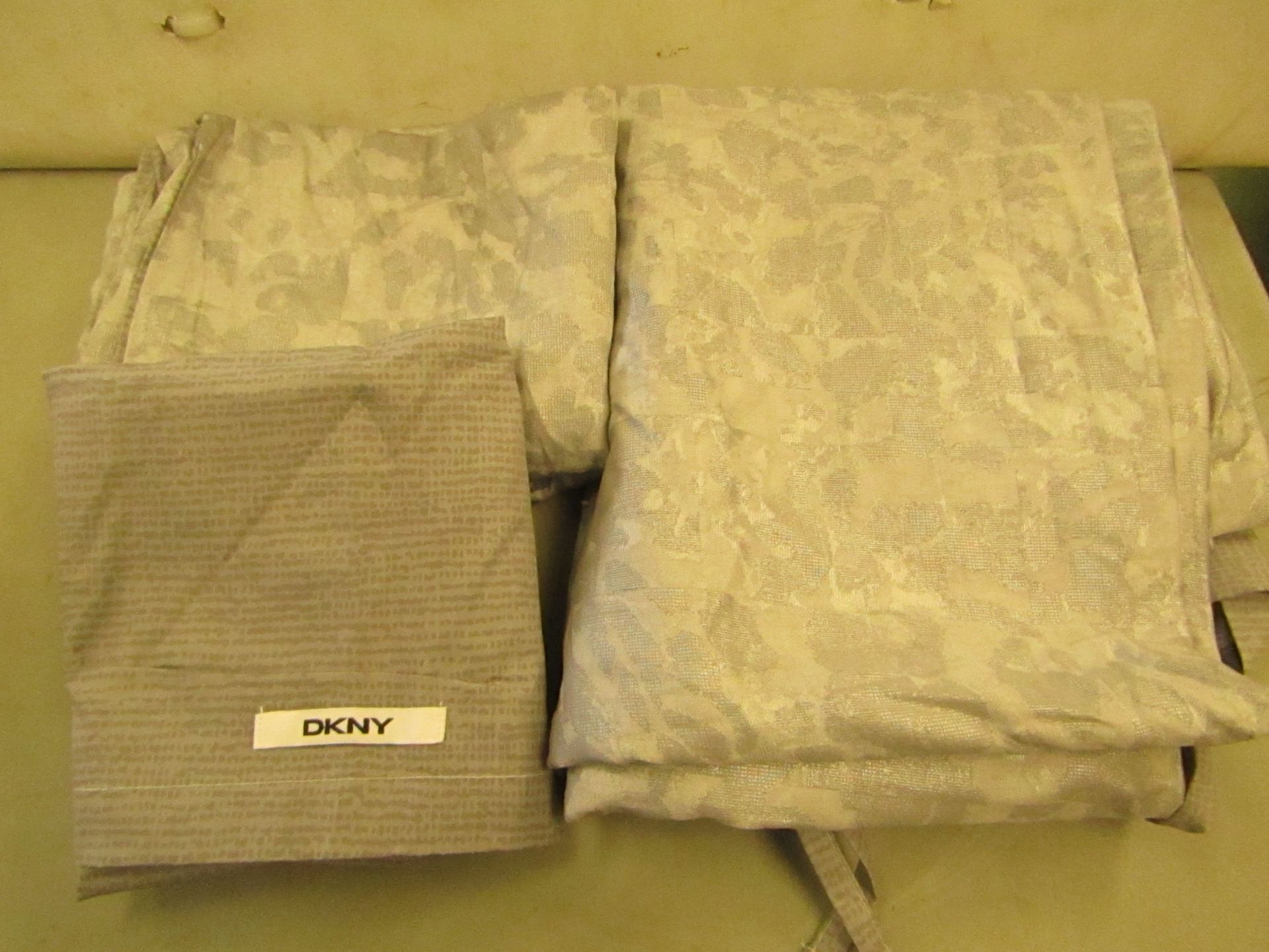 DKNY Double Bedding Set inc.. Cover & 2 Pillowcases ( No Packaging )