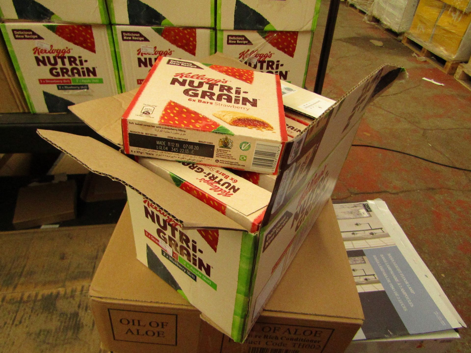 4 x Boxes of 42 Various Flavours Kelloggs Nutri Grain Bars. BB Dates range from 07/8/20 - 26/11/20