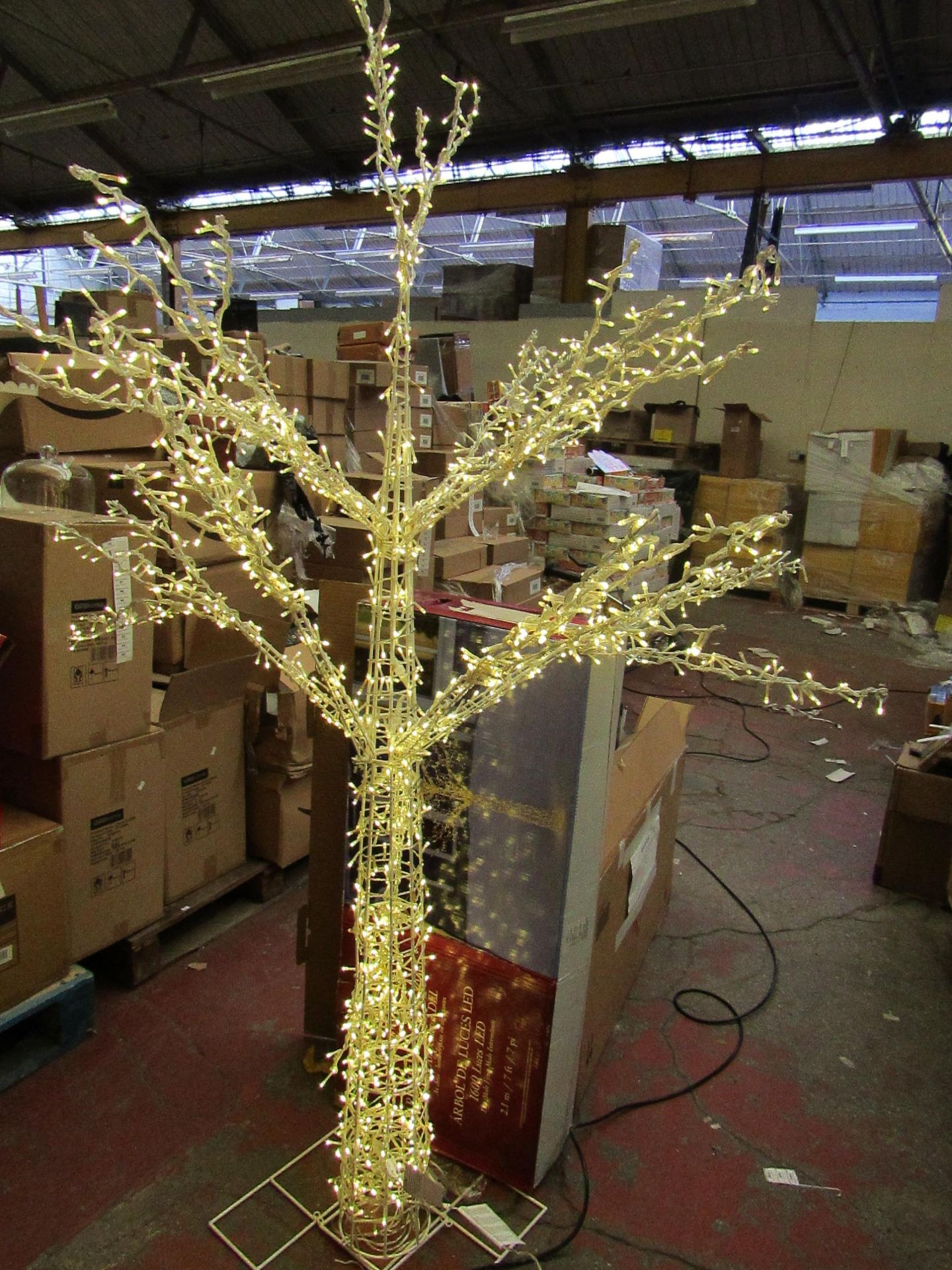 LED Tree of Lights, 2.1M with 1600 LED Lights boxed (has been used but lights work) see image