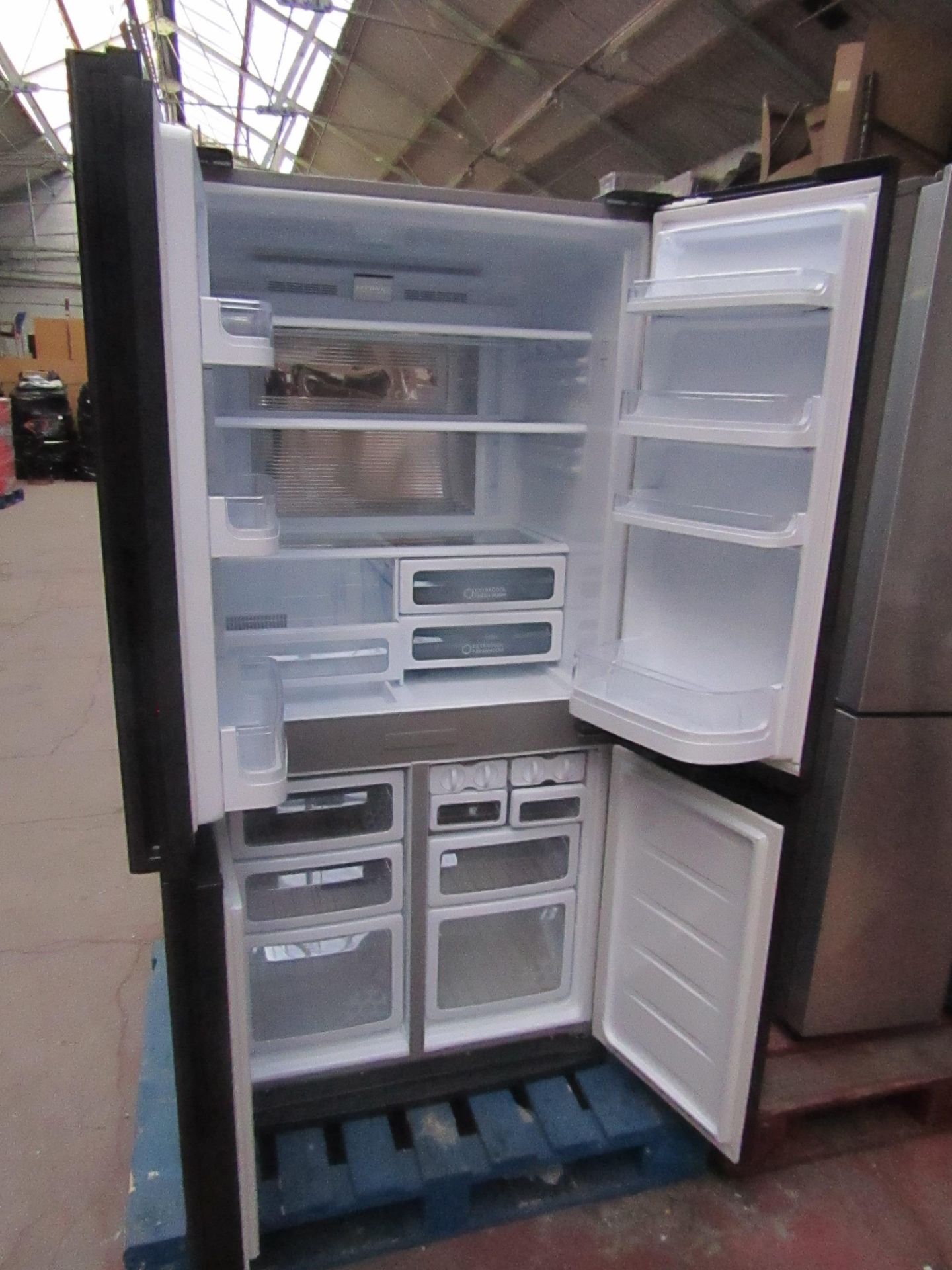 Sharp SJ-EX820FSL American Fridge Freezer, powers on and the fridge and freezer are both working but - Image 2 of 2