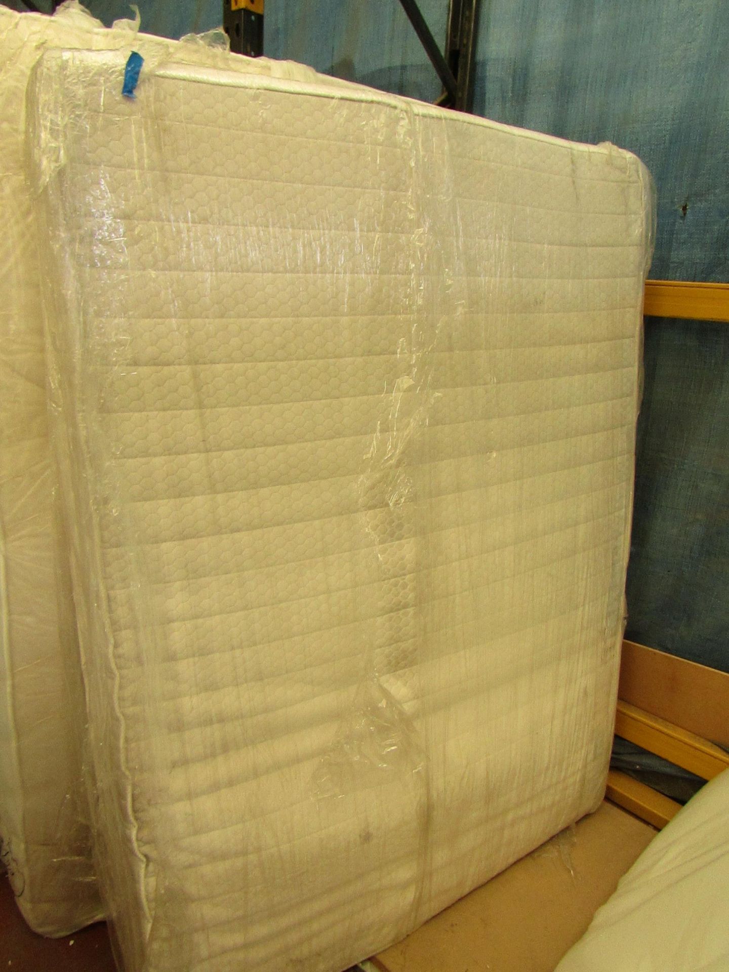 | 1X | UNBRANDED DOUBLE MEMORY FOAM MATTRESS | EXDISPLAY BUT HAS DIRTY MARKS WHERE THE PLASTIC COVER