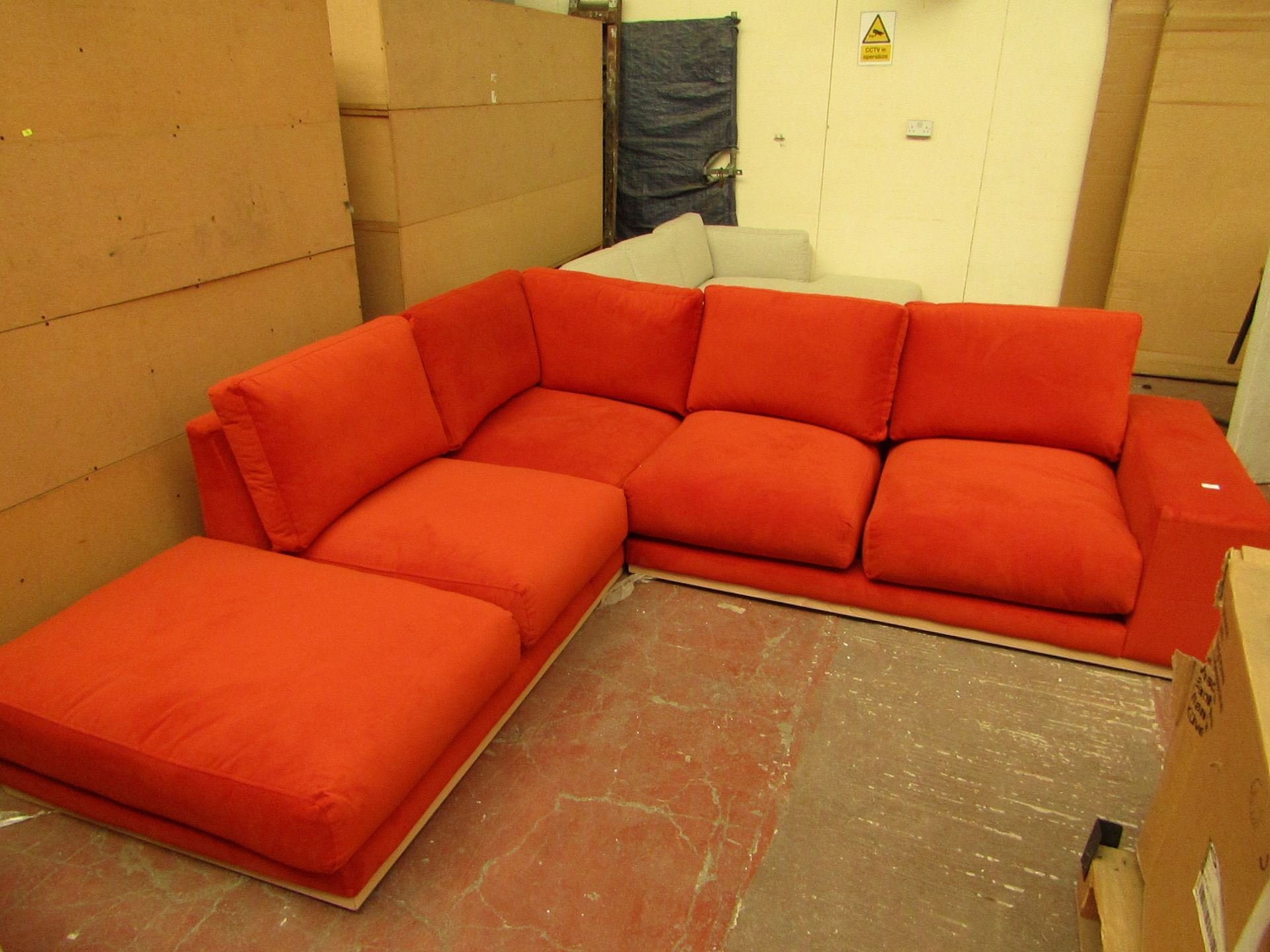 | 1X | SWOON 5 SEATER L SHAPED SOFA | HAS A COUPLE OF SMALL DIRTY MARKS, NO FEET AND IS RIPPED ON