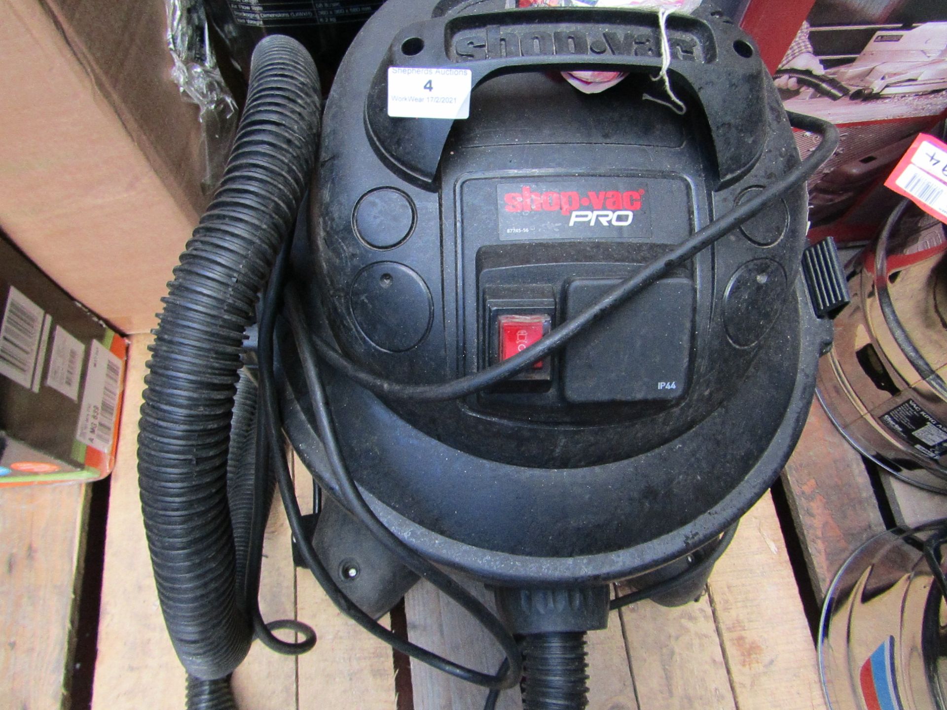 1x ShopVac Pro Vacuum Pro25S, This lot is a Machine Mart product which is raw and completely