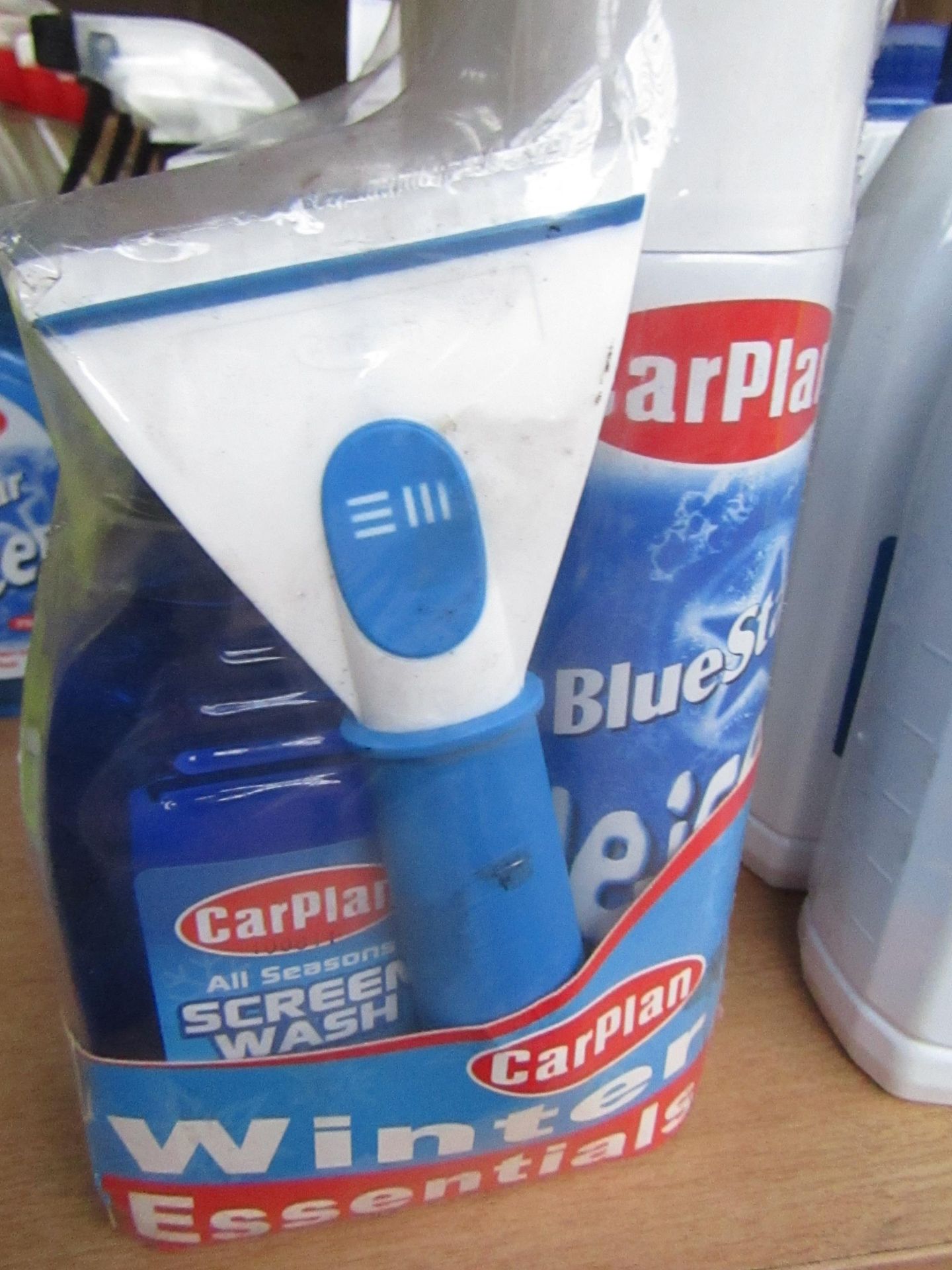 Carplan - Winter Clear Screen Pack - Contains : 1x De-icer 300ml. 1x Screenwash Concentrate 500ml.