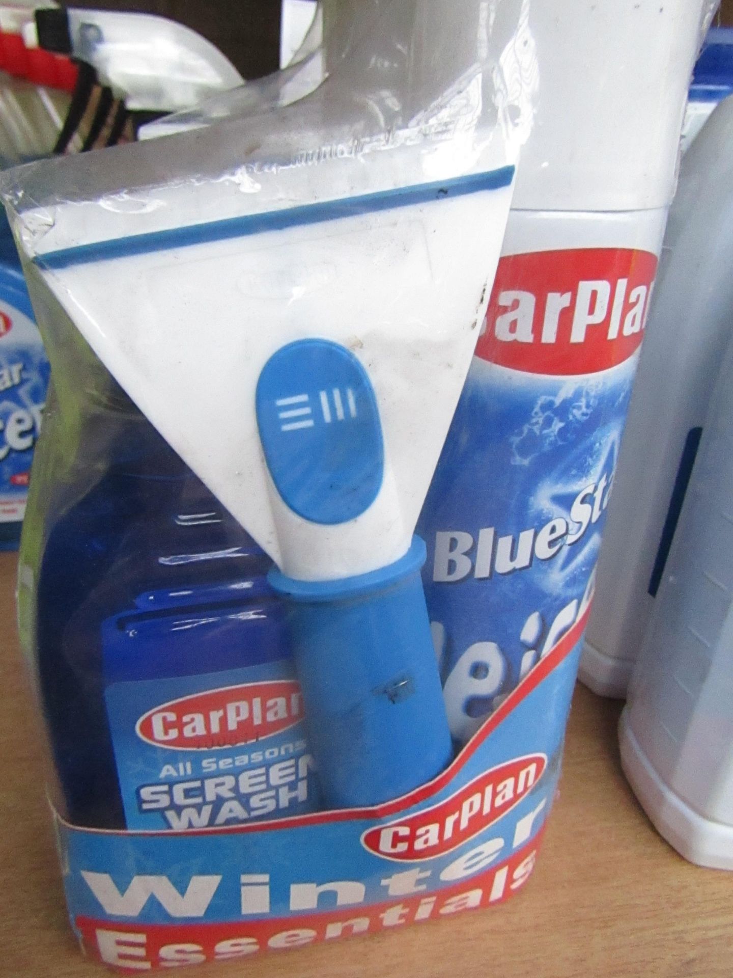 Carplan - Winter Clear Screen Pack - Contains : 1x De-icer 300ml. 1x Screenwash Concentrate 500ml.