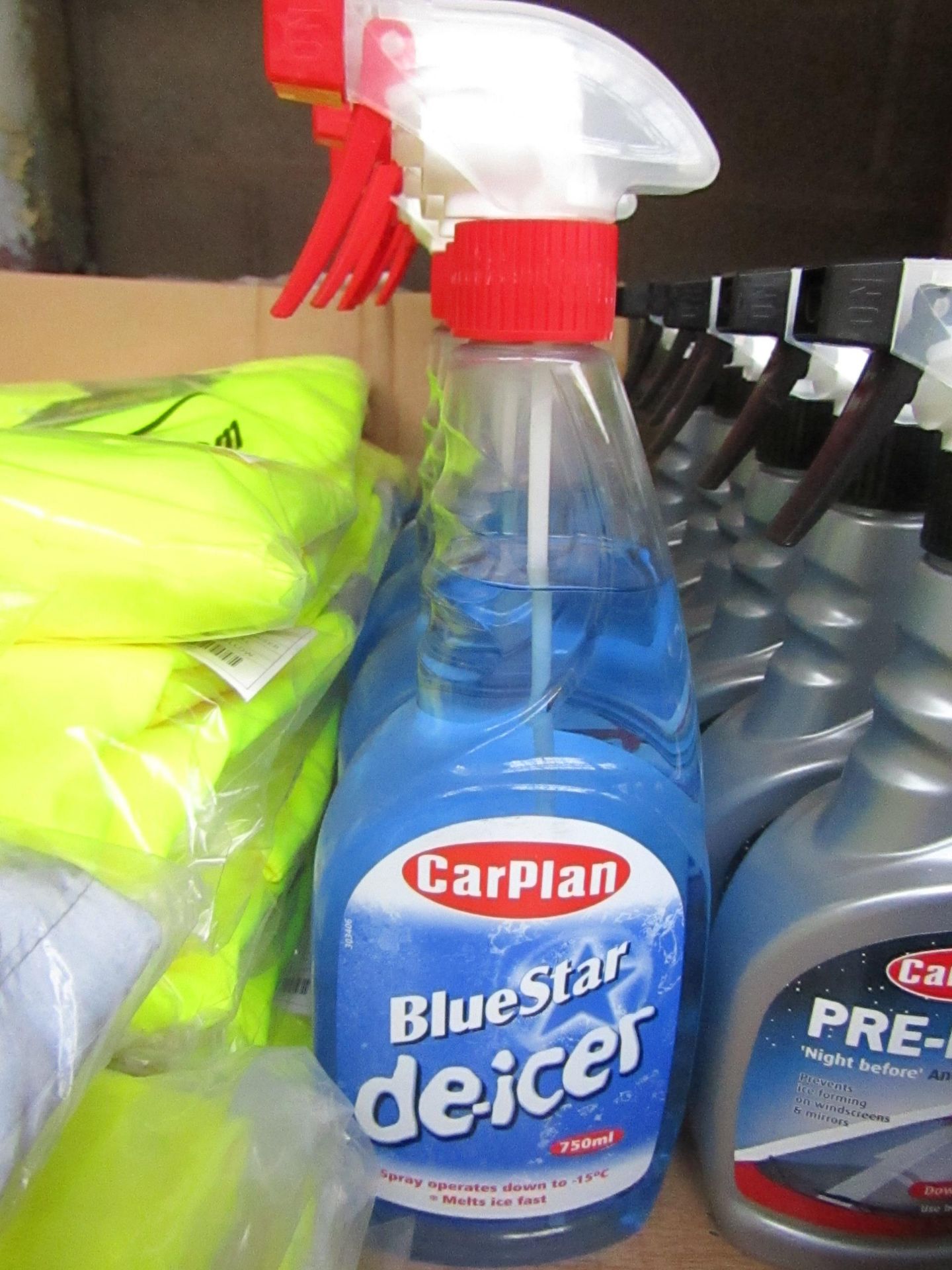 1x Carplan - Blue Star De-icer Spray - 750ml - Unused.