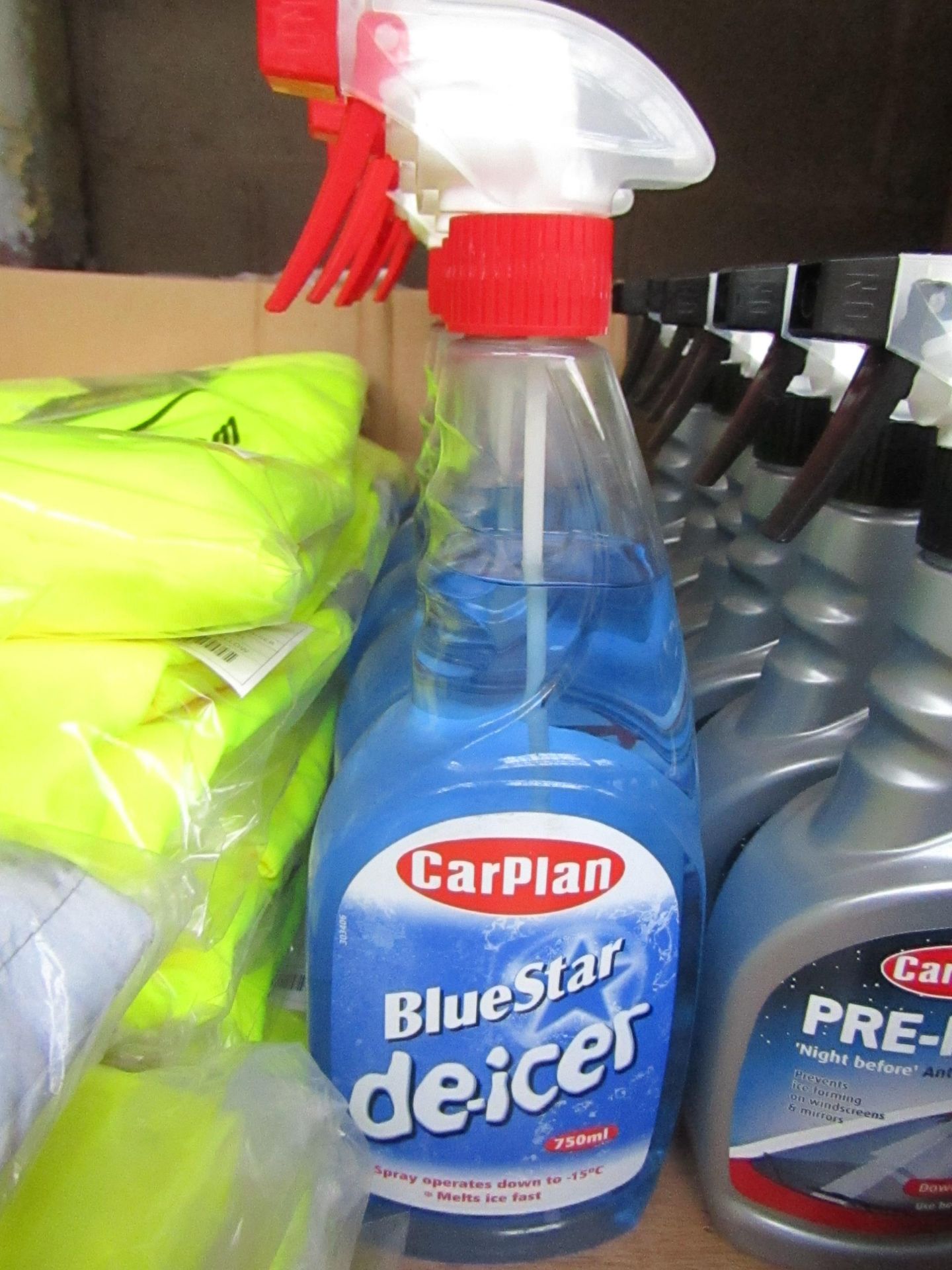 1x Carplan - Blue Star De-icer Spray - 750ml - Unused.