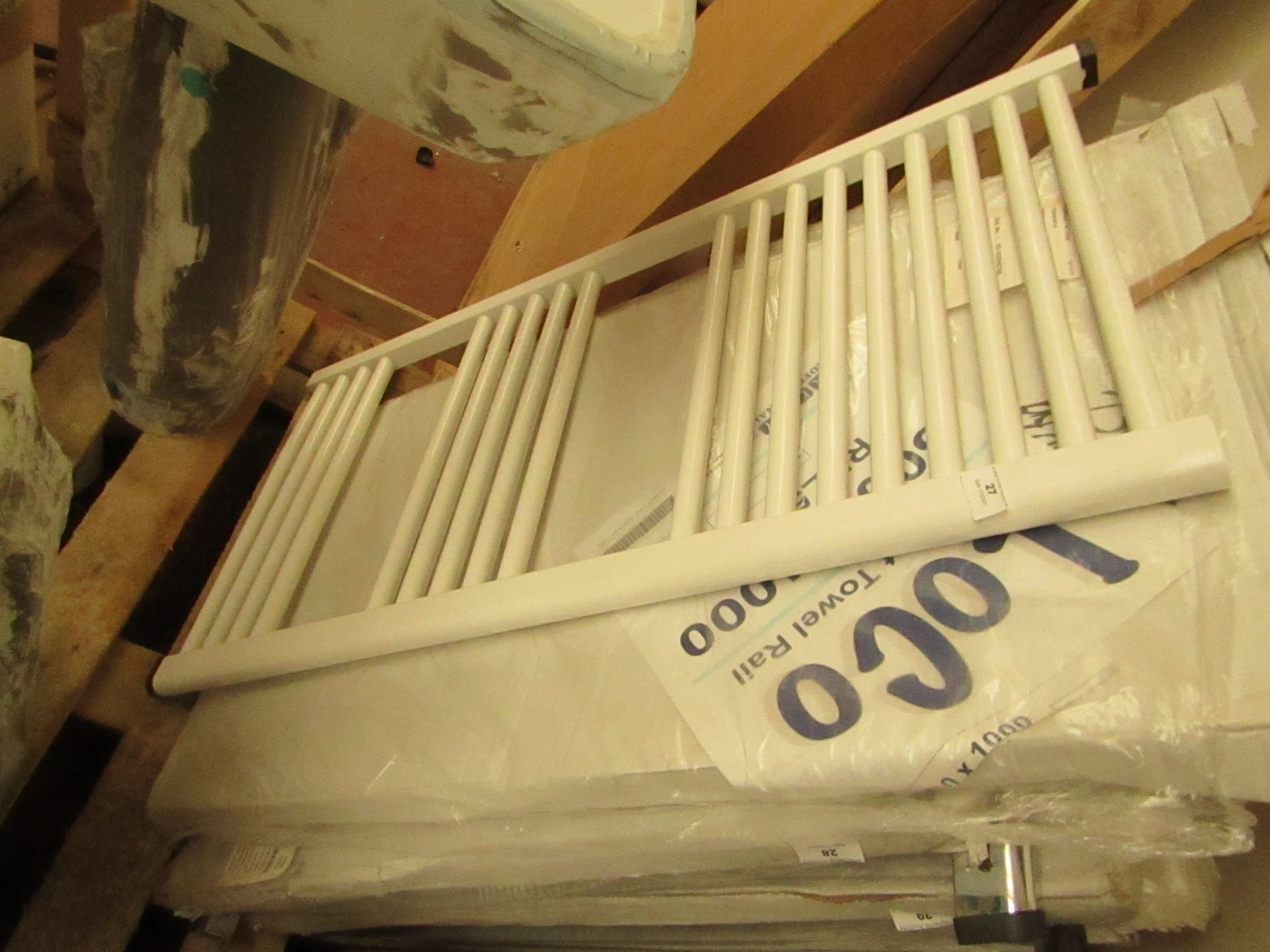 Loco straight towel rail 500 x 1000, ex-display. Please note, this lot may contain marks, missing