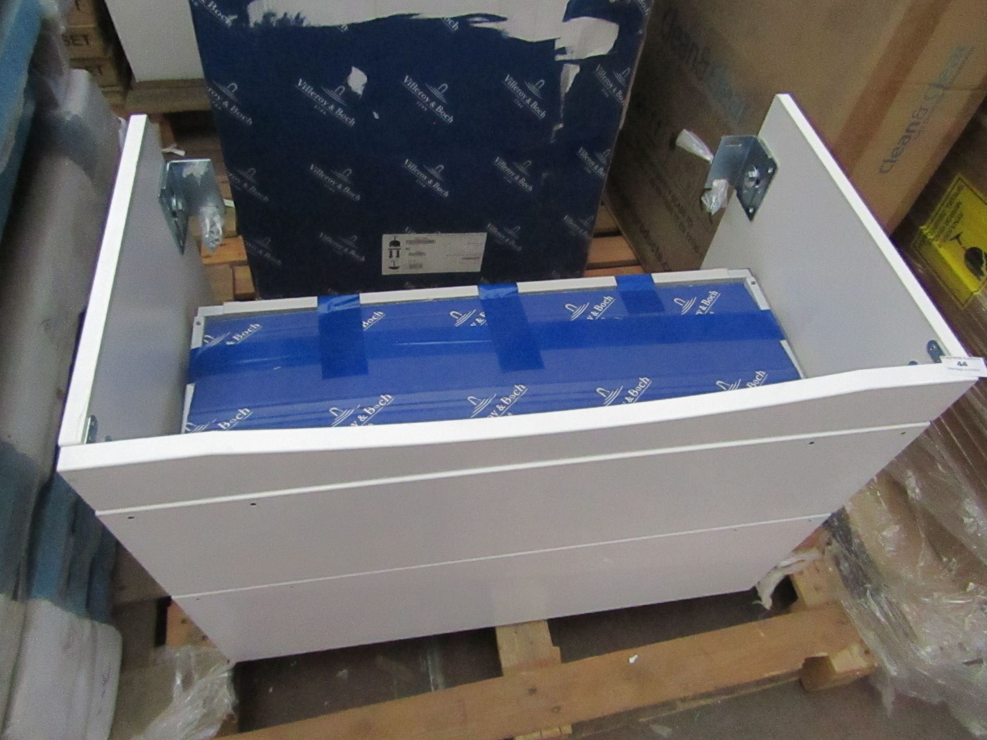 Villeroy & Boch vanity unit, 750 xm 550 x 426mm, new and boxed.