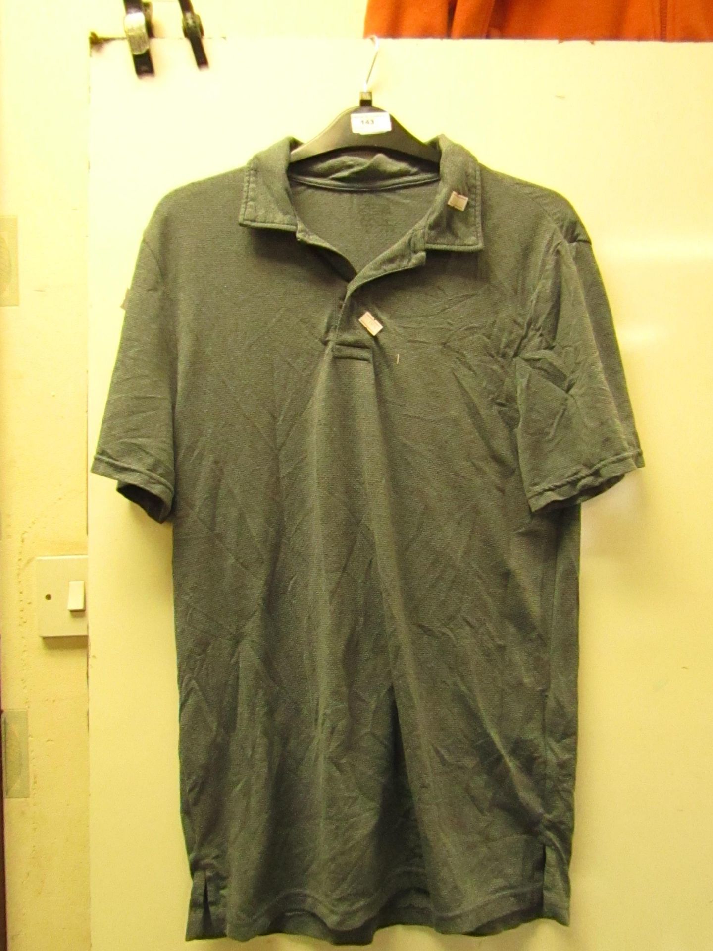1 x 32 Degrees T/Shirt Size S Looks To Have Been Worn
