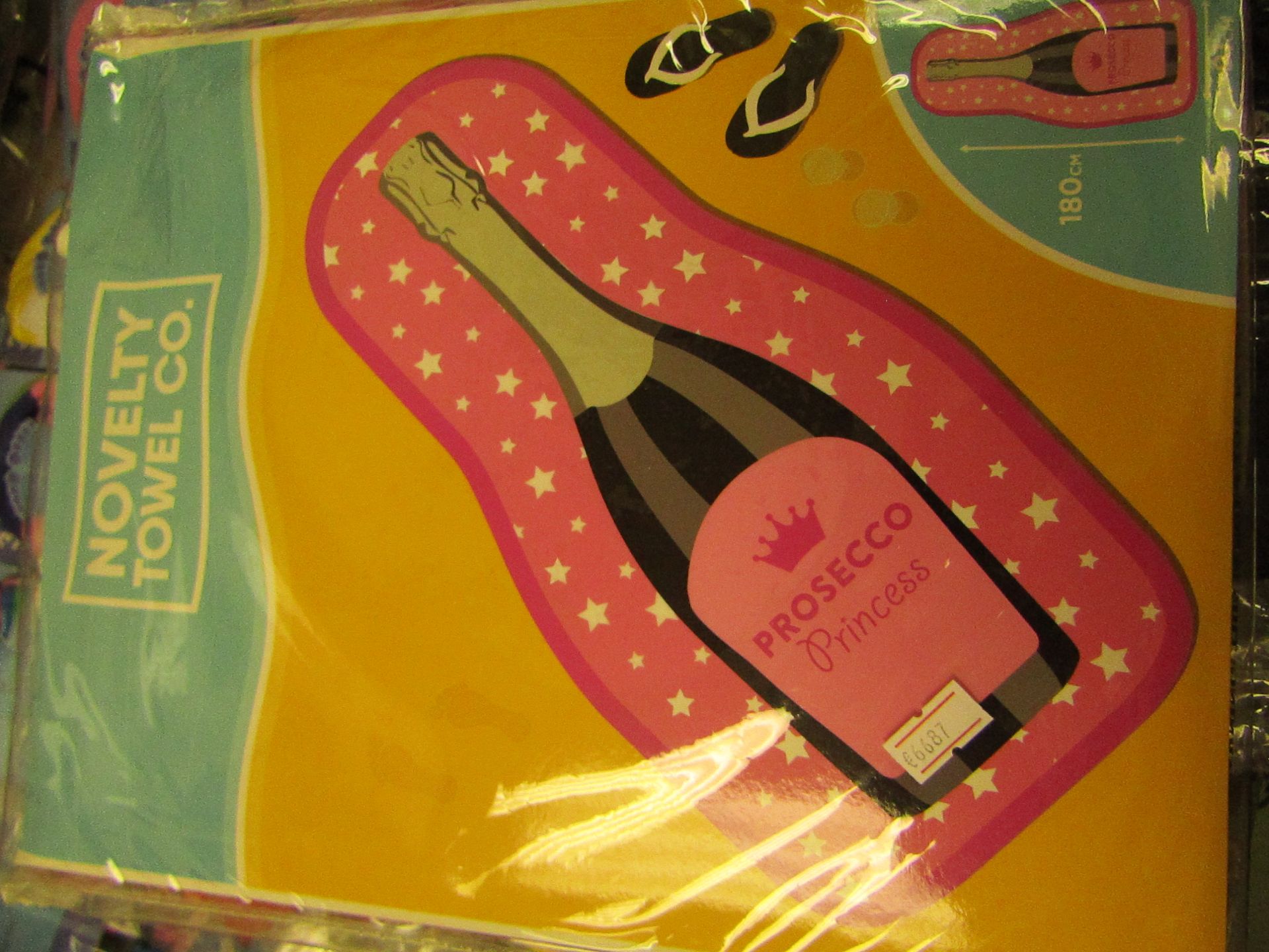1 x Novelty Towel Co. Prosecco Princes Towel 91cm by 180cm new & packaged