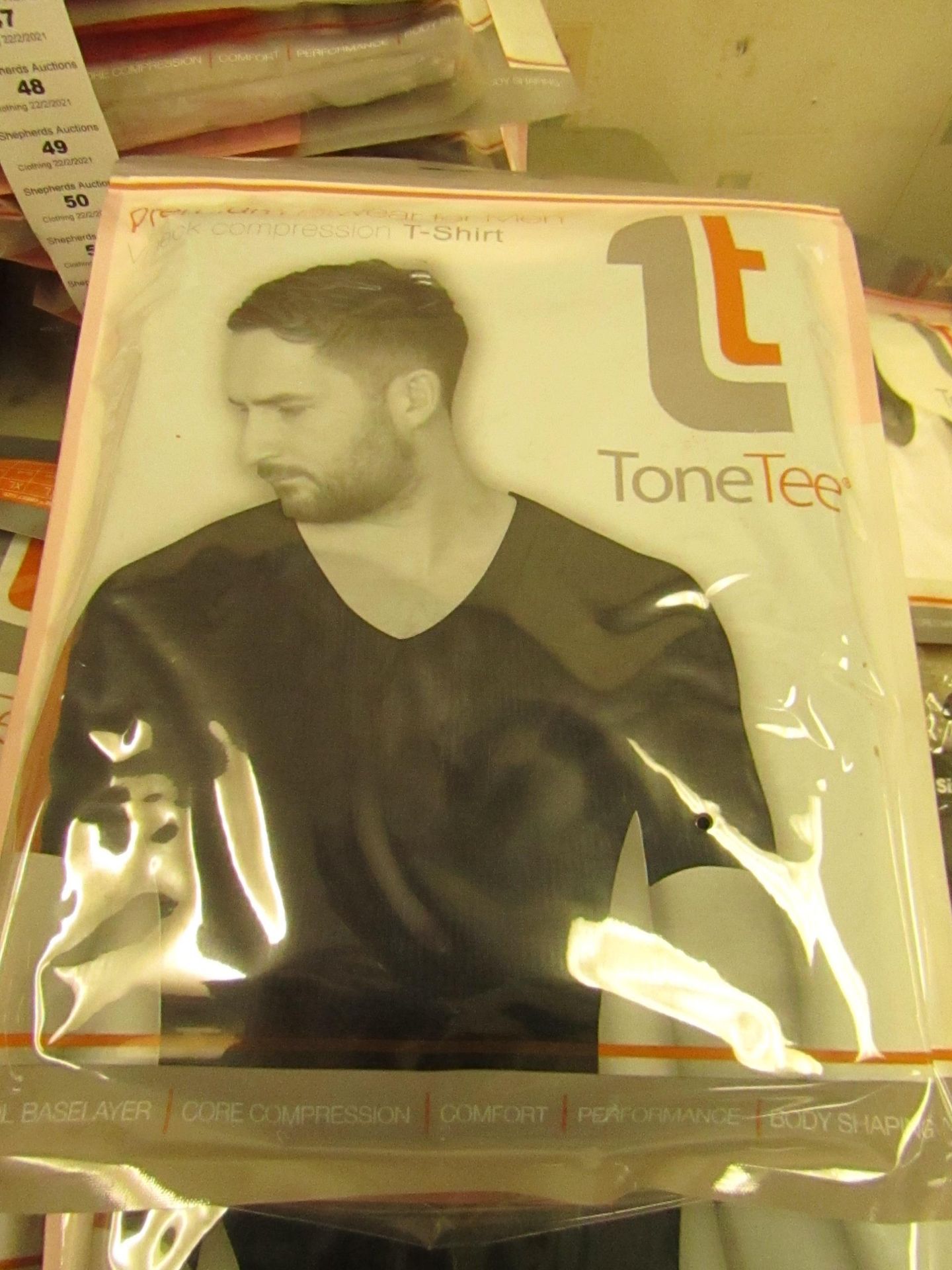 | 1x | MENS TONE TEE NECK COMPRESSION T-SHIRT BLACK SIZE L | NEW & PACKAGED |