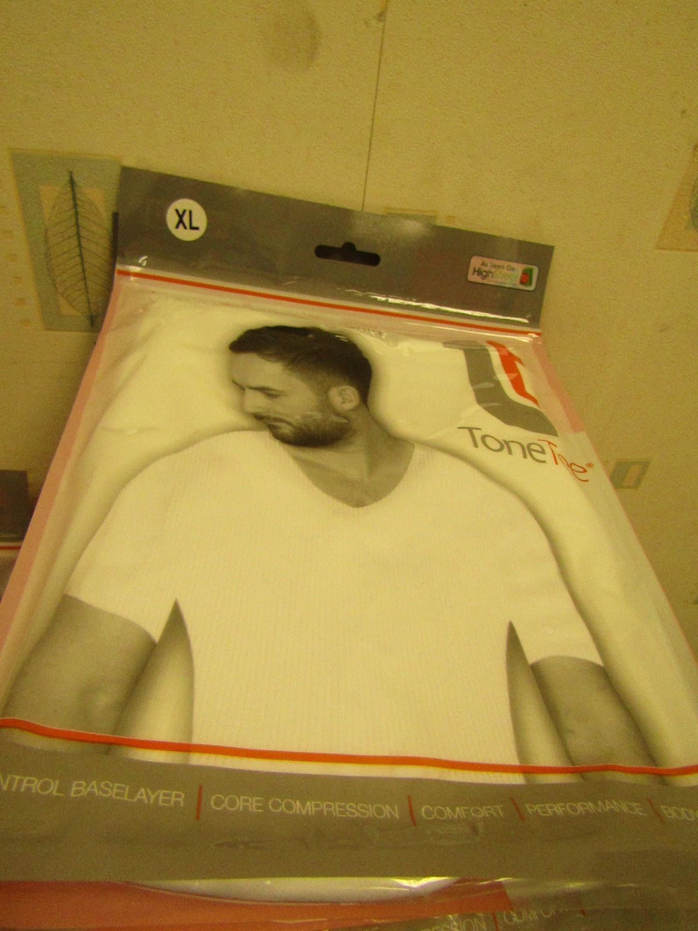 | 1x | MENS TONE TEE NECK COMPRESSION T-SHIRT WHITE SIZE XL | NEW & PACKAGED |