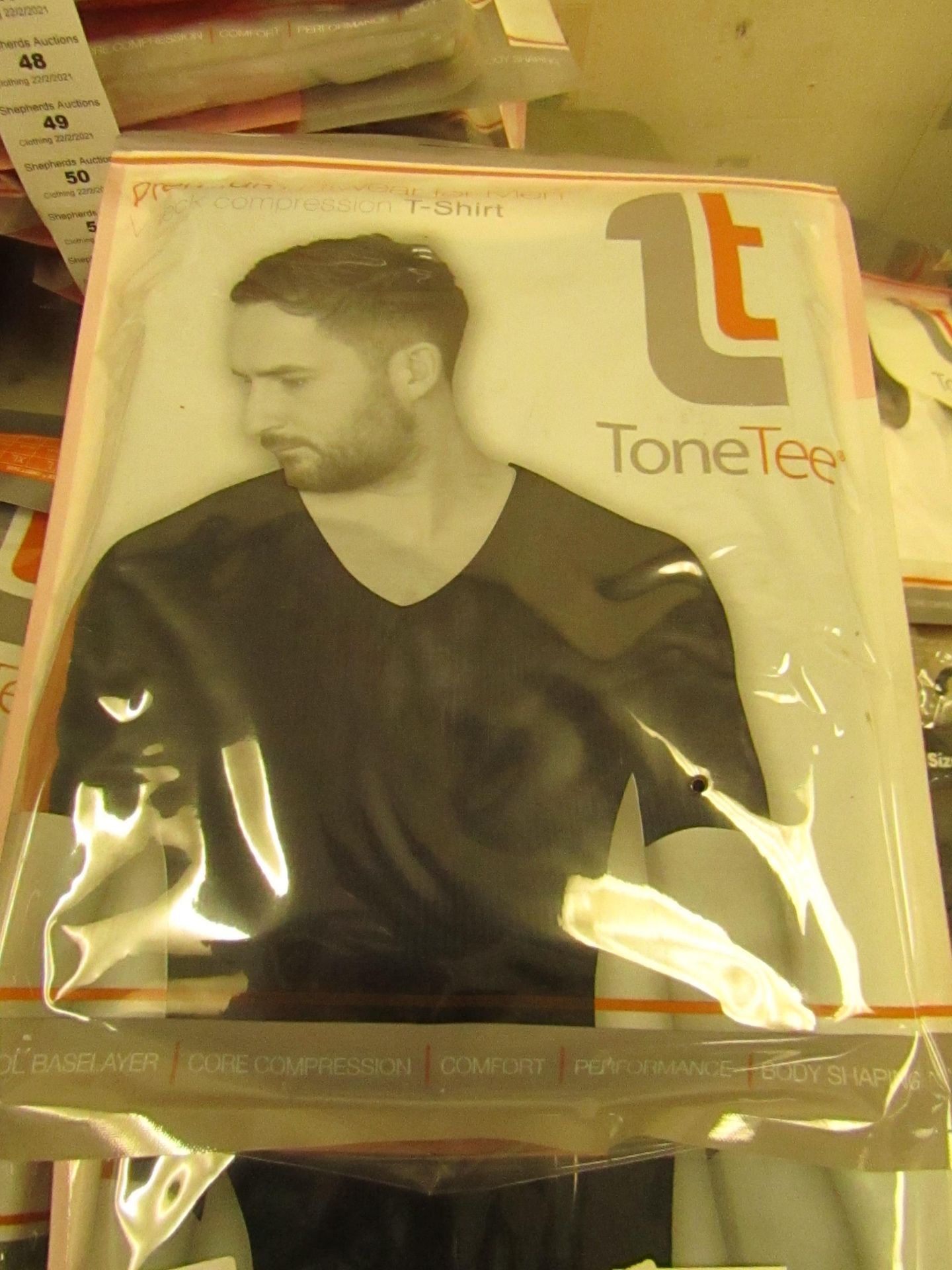 | 1x | MENS TONE TEE NECK COMPRESSION T-SHIRT BLACK SIZE XL | NEW & PACKAGED |