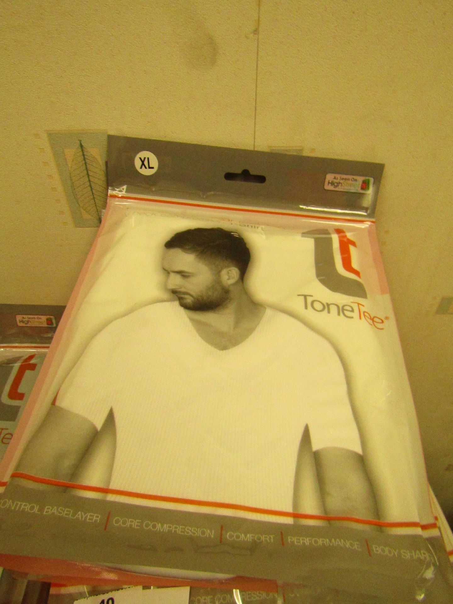 | 1x | MENS TONE TEE NECK COMPRESSION T-SHIRT WHITE SIZE XXL | NEW & PACKAGED |