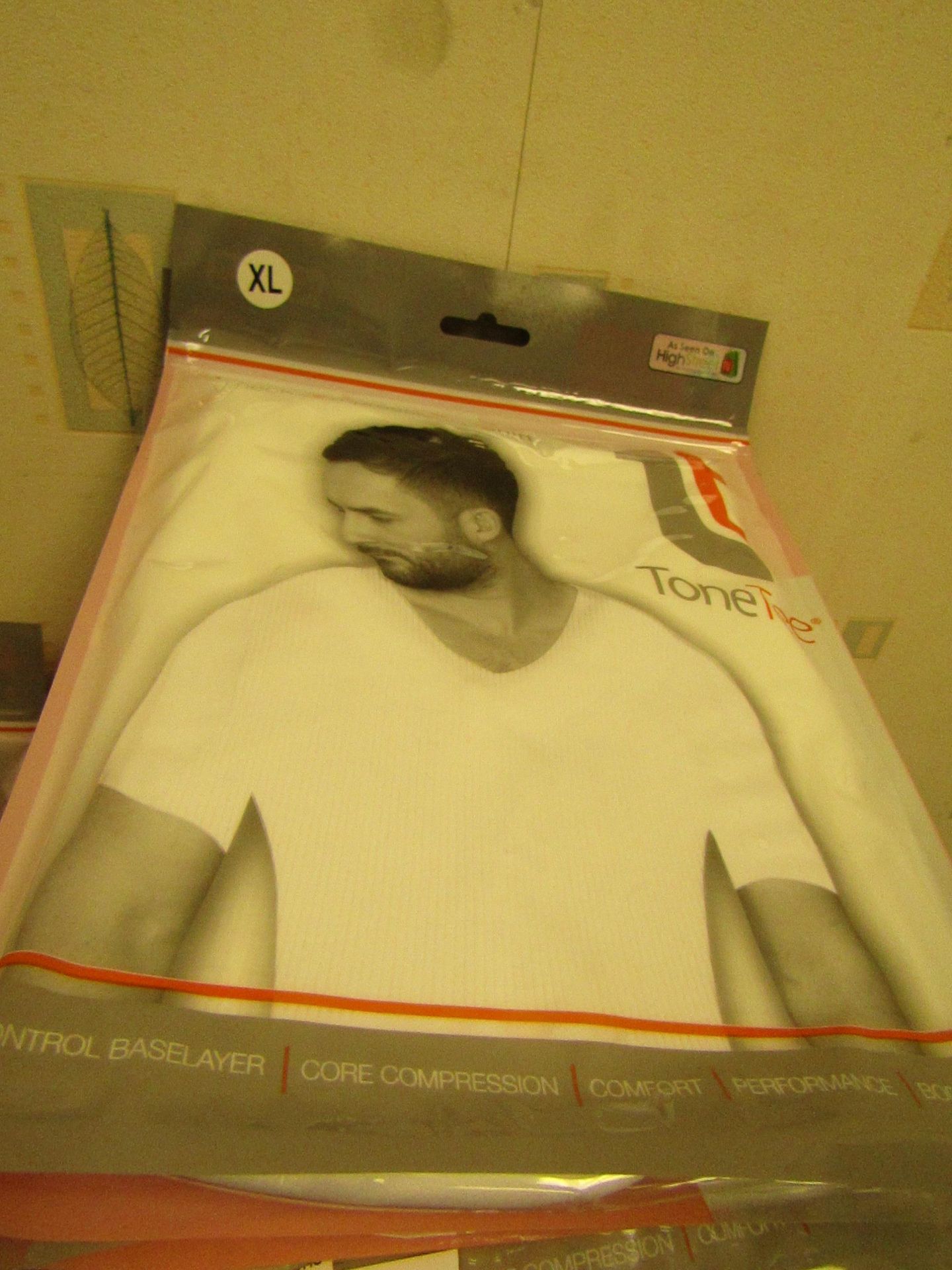 | 1x | MENS TONE TEE NECK COMPRESSION T-SHIRT WHITE SIZE XL | NEW & PACKAGED |