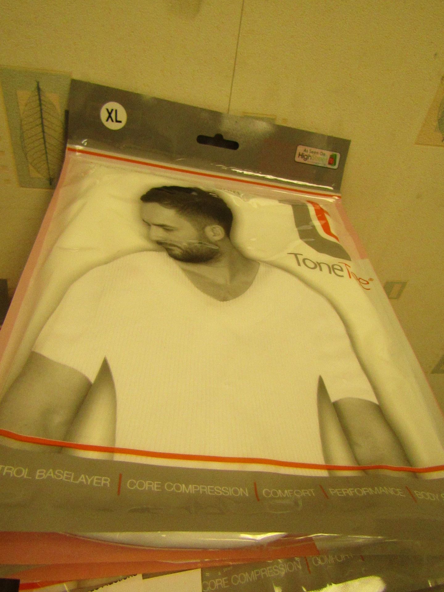 | 1x | MENS TONE TEE NECK COMPRESSION T-SHIRT WHITE SIZE XL | NEW & PACKAGED |