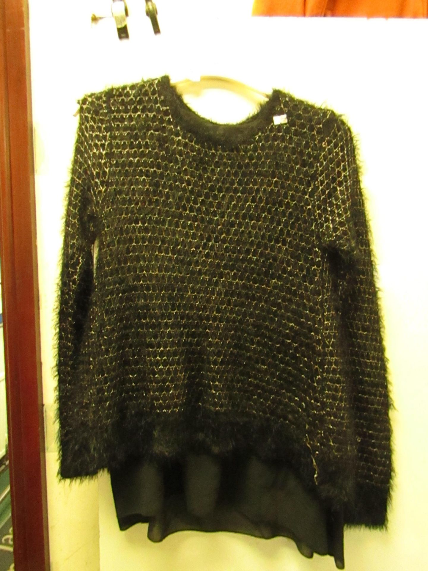 1 x Black Ladies Top size approx 12 (has small pull on side)