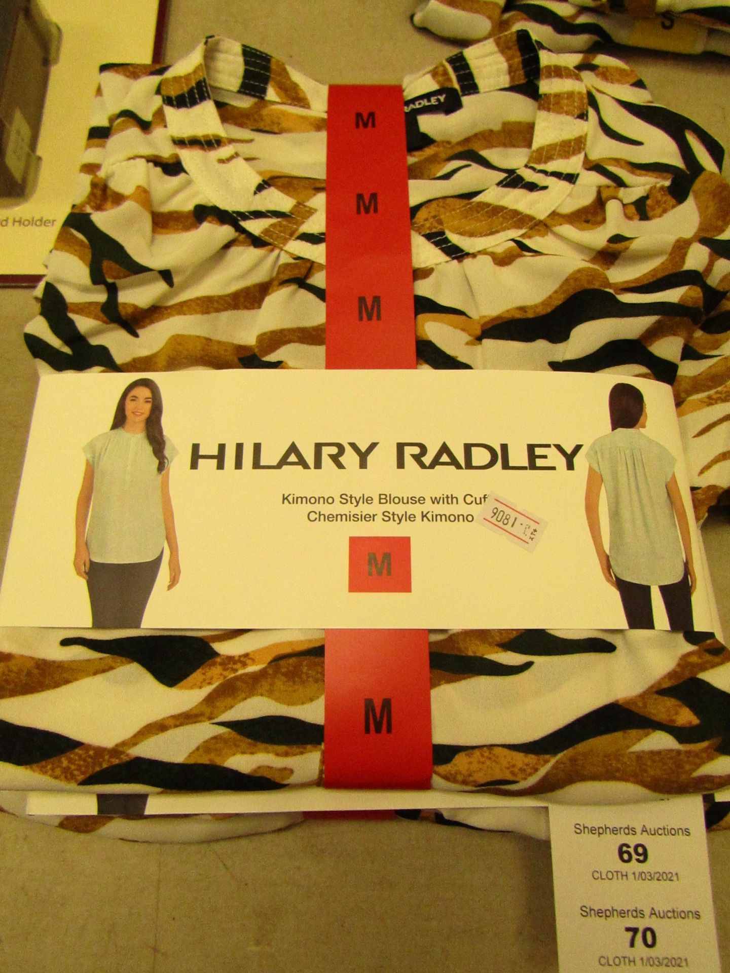 1 x Hilary Radley Kimono Style Blouse with Cuff Sleeve size M new & packaged see image for design