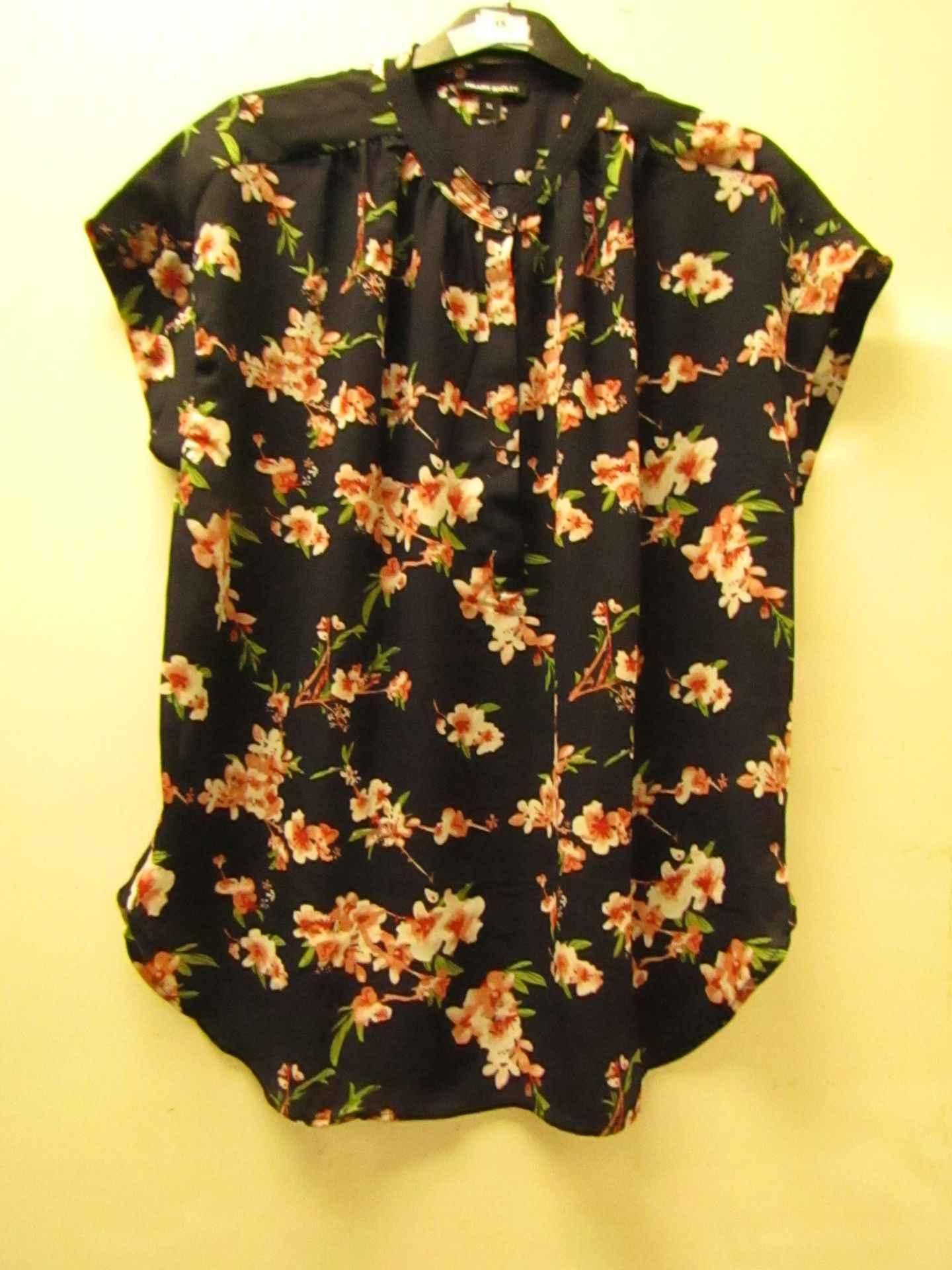 1 x Hilary Radley Kimono Style Blouse with Cuff Sleeve size XL no tag see image for design