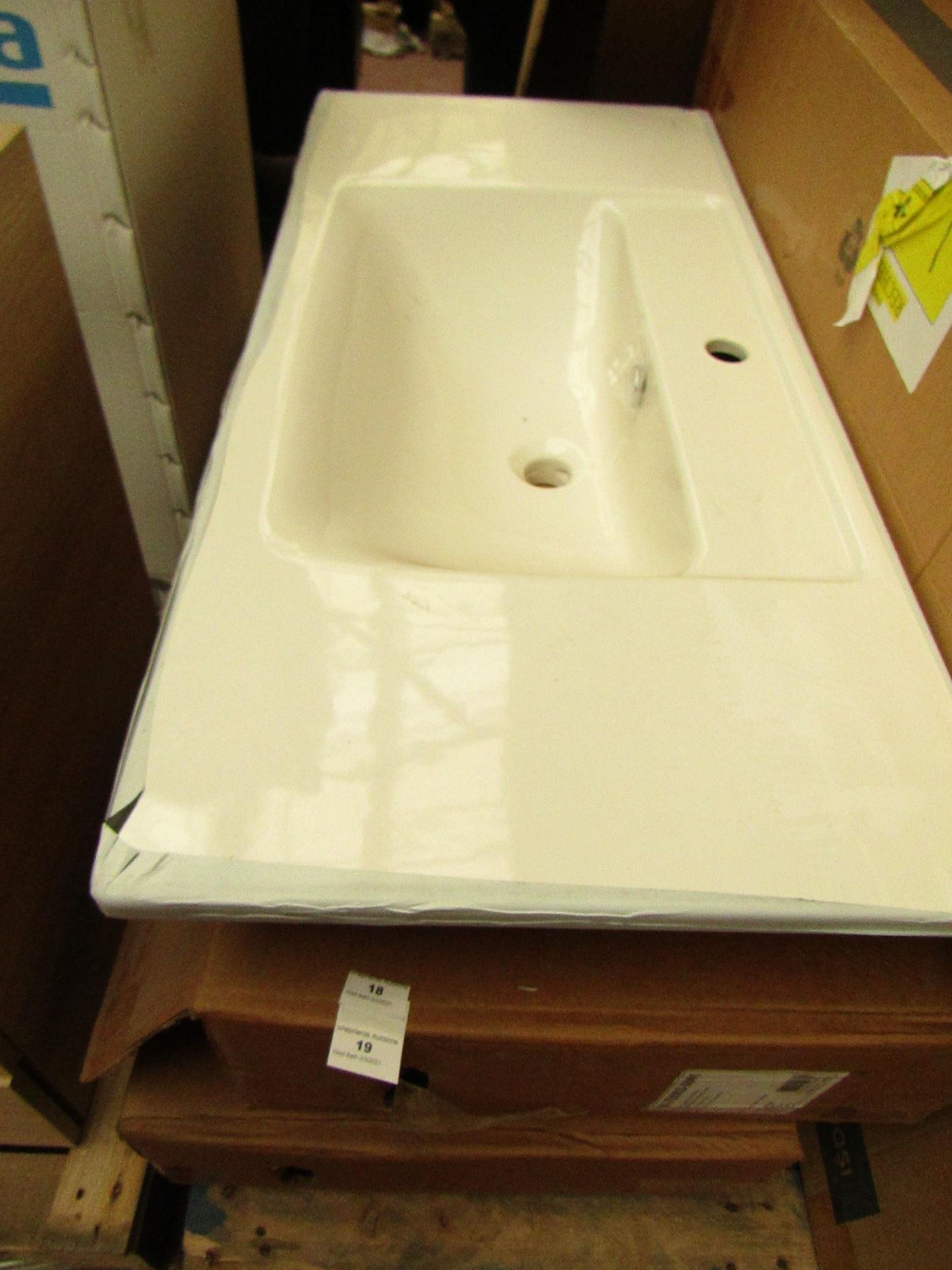 Vitra Integra vanity basin 100cm, new and boxed. RRP £313.99