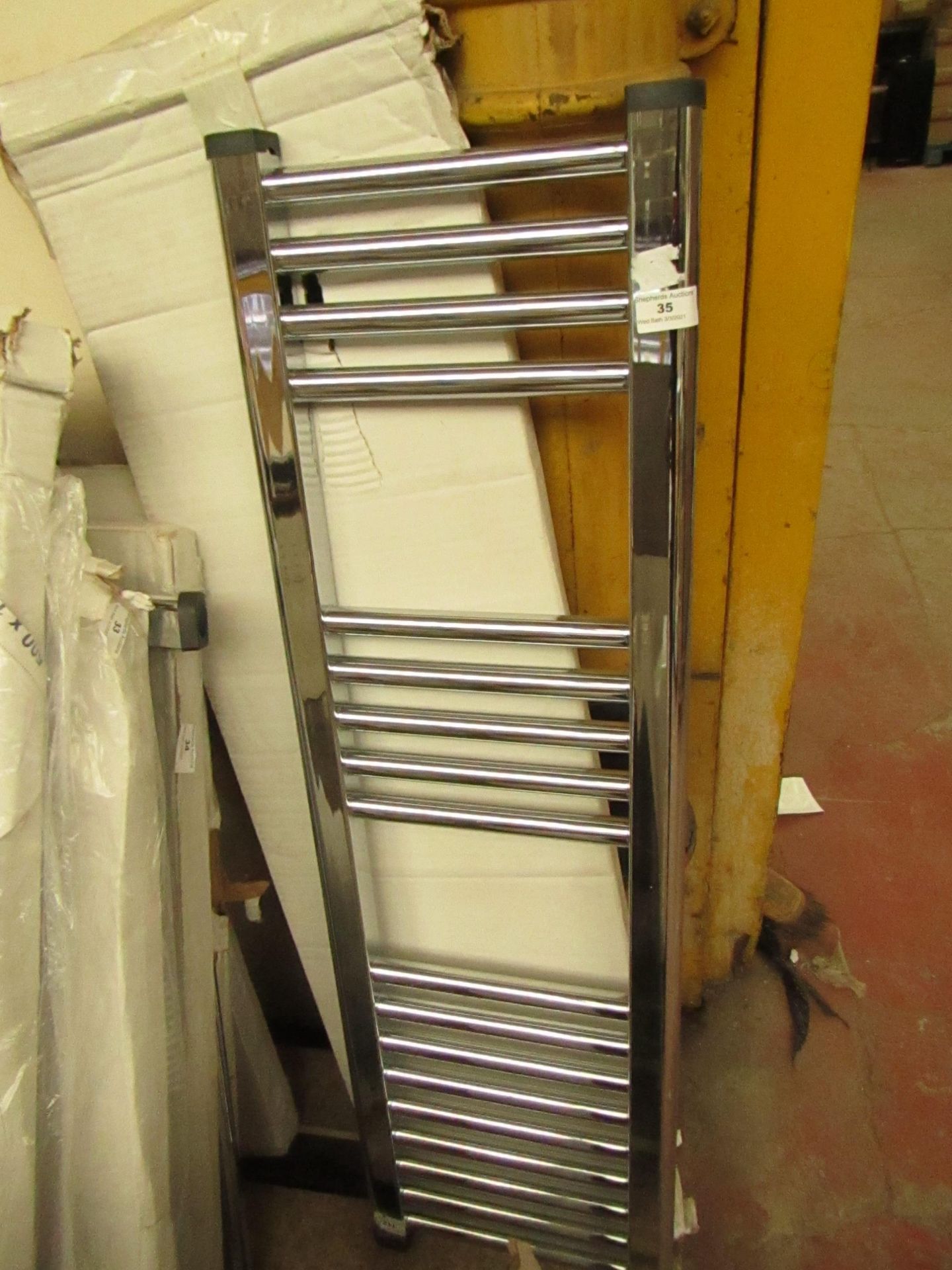 Loco straight towel rail 300 x 1000, ex-display. Please note, this lot may contain marks, missing