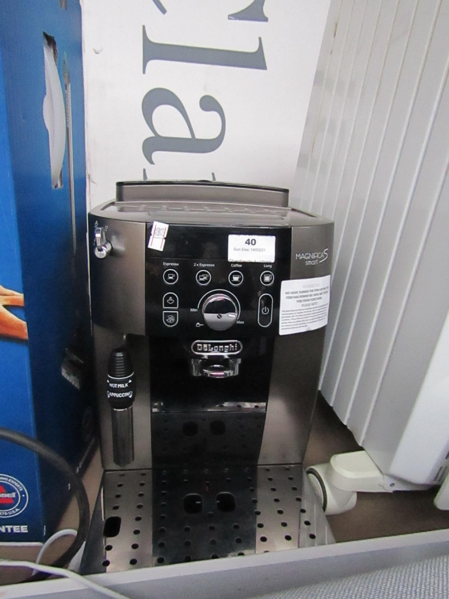 Delonghi Magnifica S bean to cup coffee machine, powers on but not tested all functions. RRP £349.