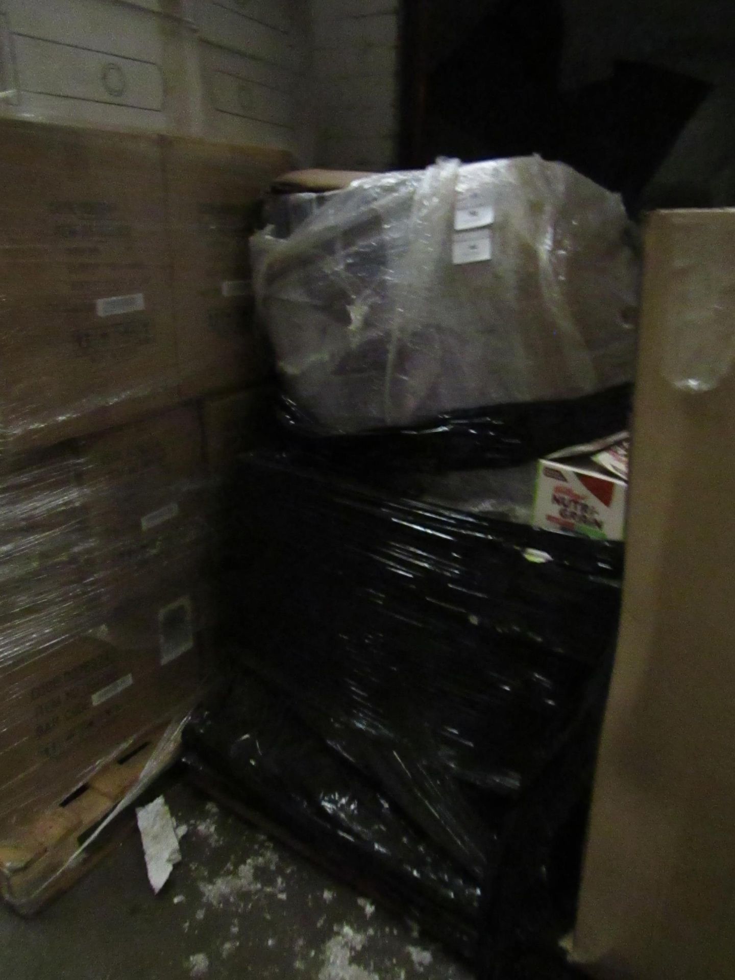 Pallet of Approx 70 multi pack boxes Kelloggs Nutri grain bars, all past best before by approx 5-6