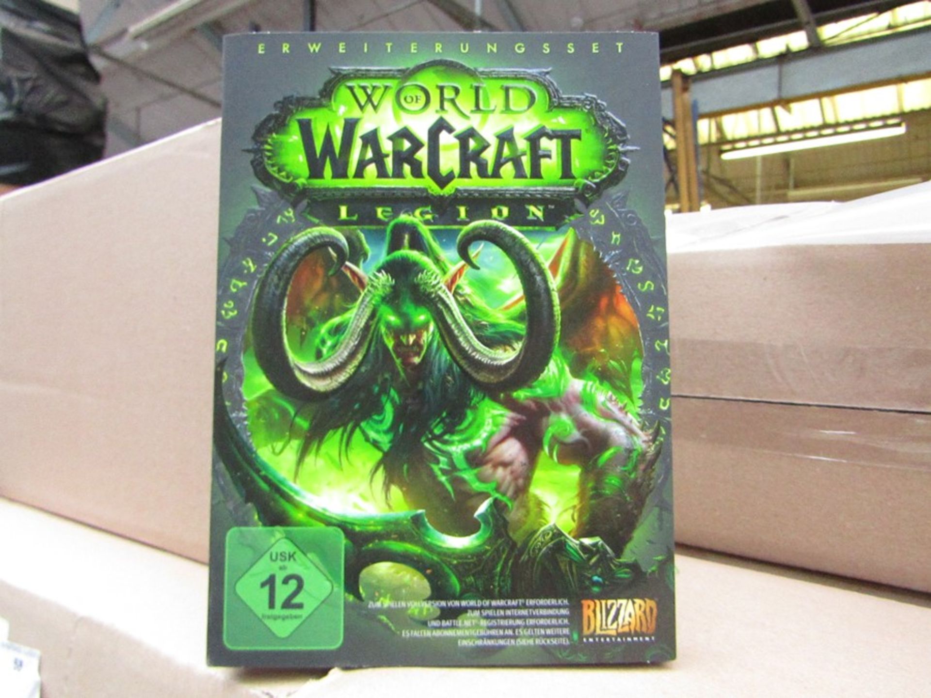 100x World of Warcraft Legion games, new and still sealed, these games and the packaging are in what
