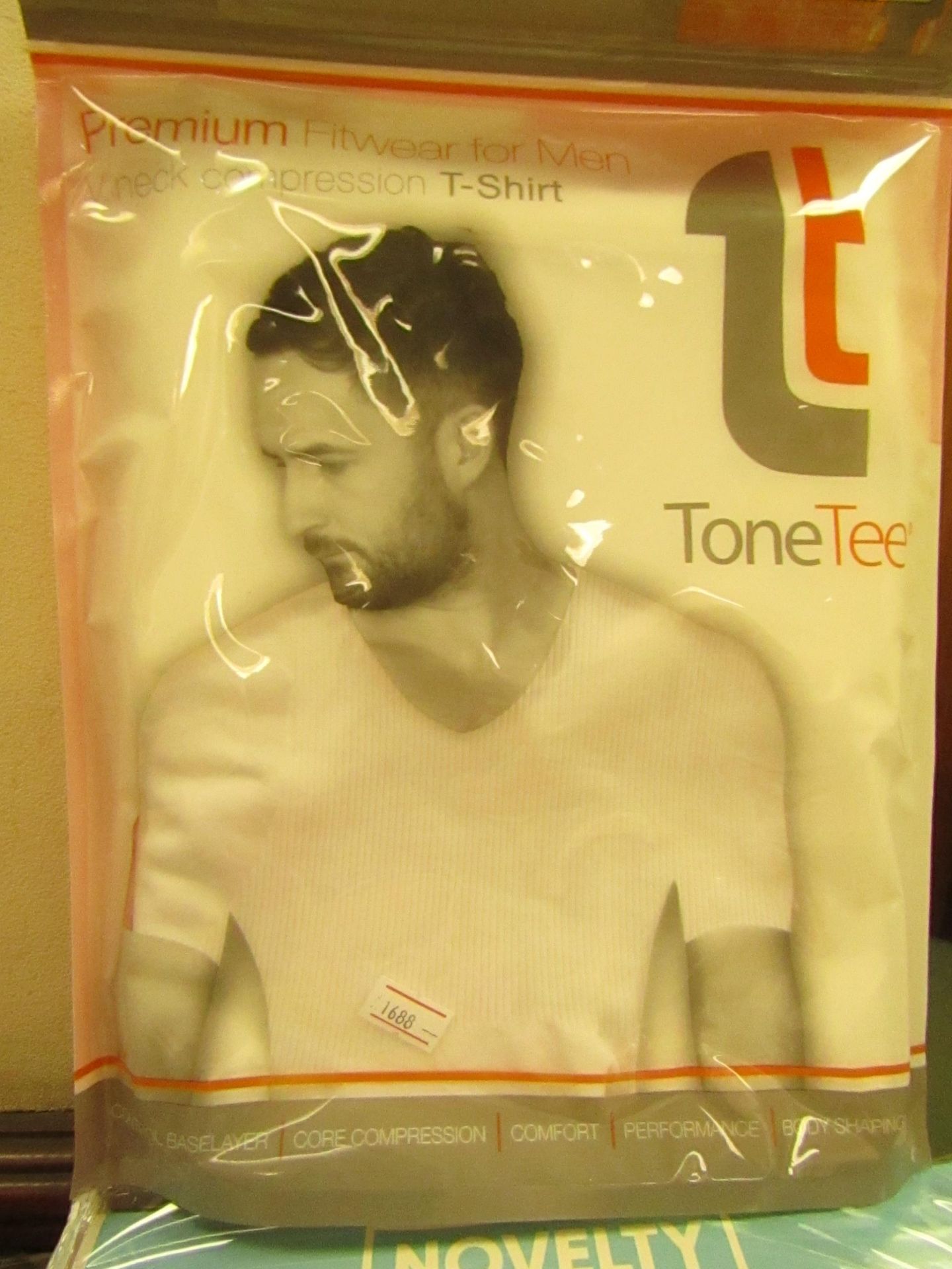 | 1x | MENS TONE TEE NECK COMPRESSION T-SHIRT WHITE SIZE XL | NEW & PACKAGED |