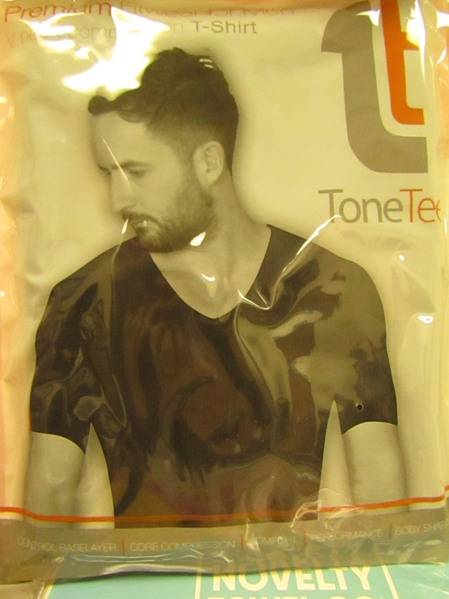 | 1x | MENS TONE TEE NECK COMPRESSION T-SHIRT BLACK SIZE XXXL | NEW & PACKAGED |
