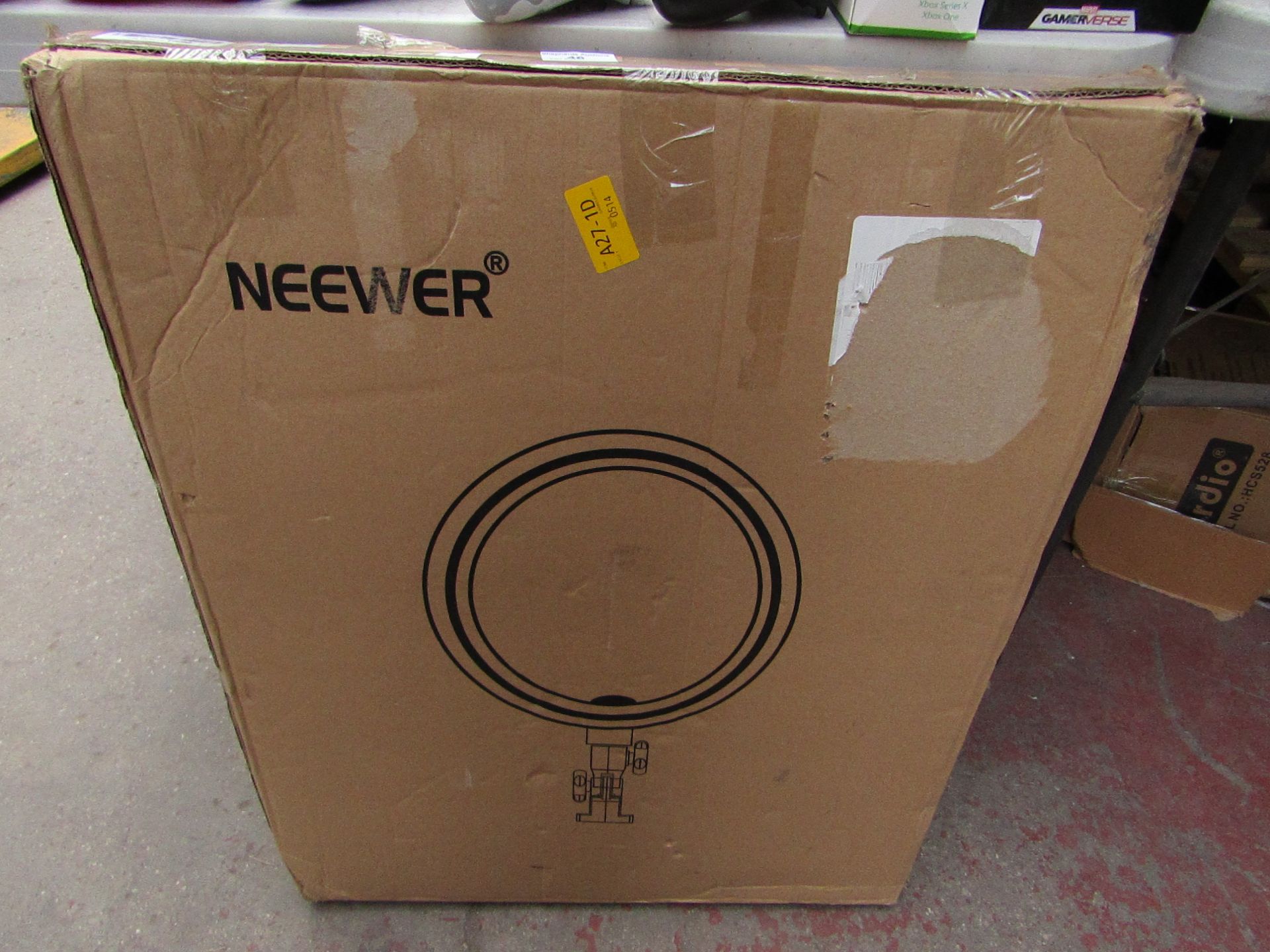 Neewar Ring Light Powers on & Boxed