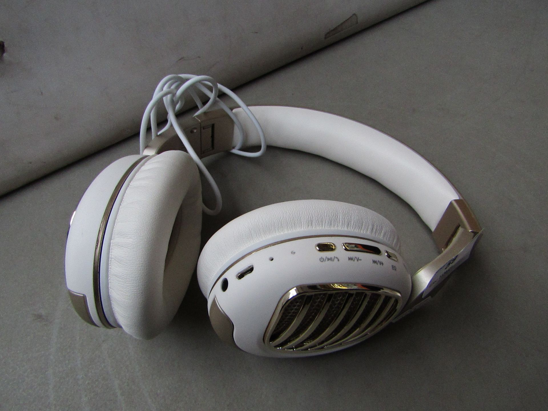 Wireless Gold & White Headphones #WB5 Unchecked & Boxed