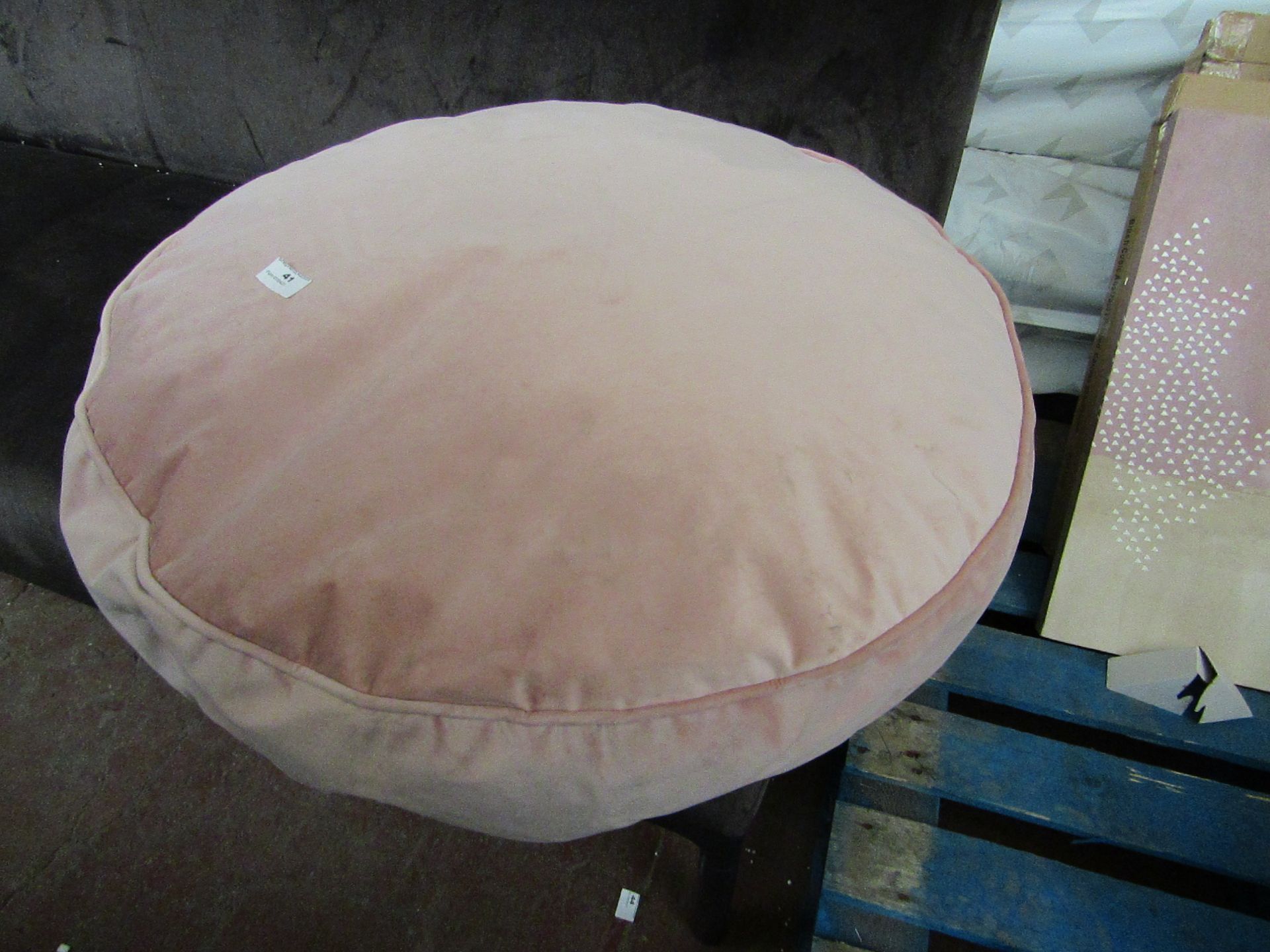 | 1x | COX & COX VELVET ROUND FLOOR CUSHION BLUSH PINK | SOME DIRT PRESENT UNPACKAGED | RRP £95 |