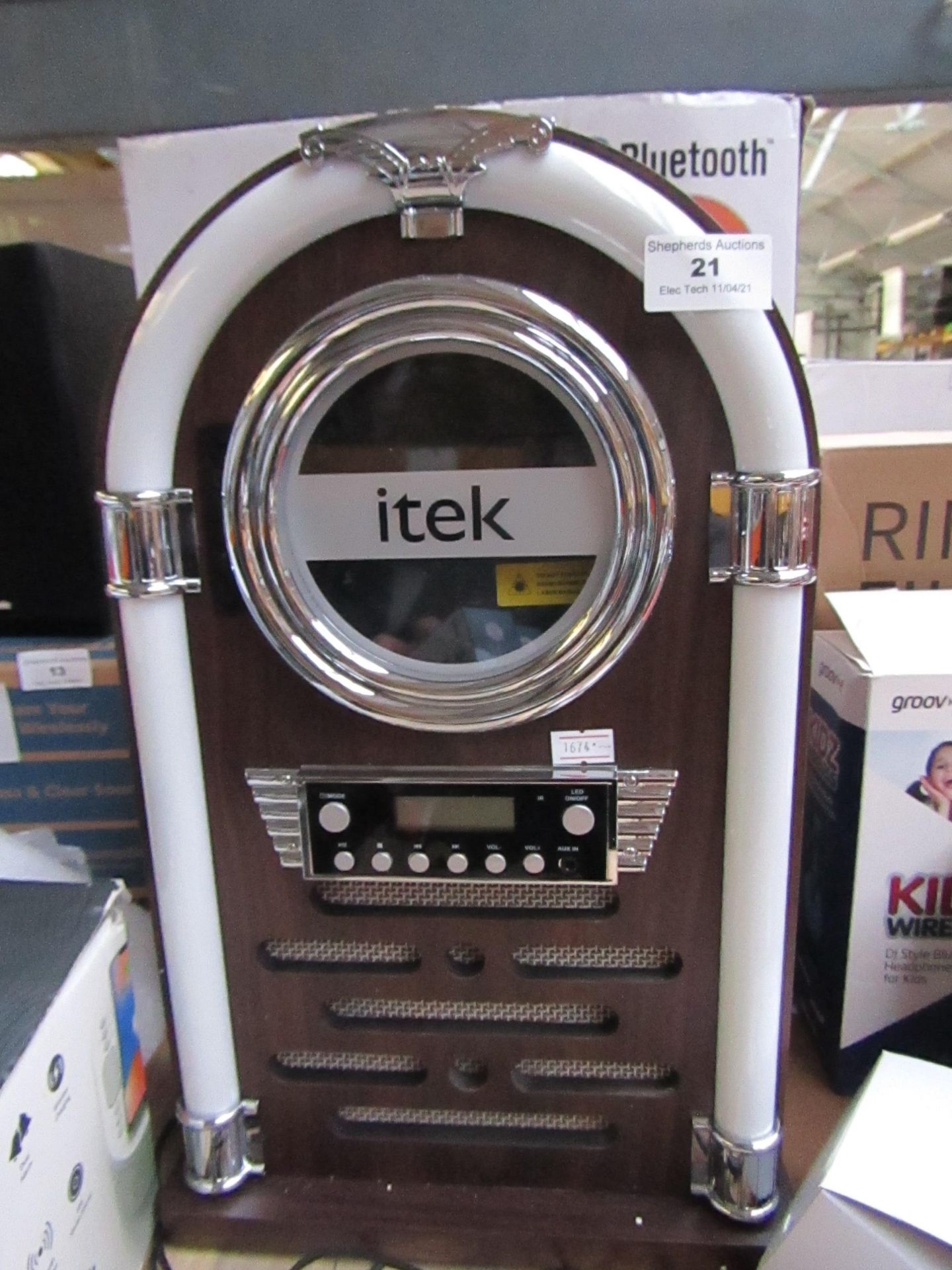 Bluetooth Jukebox with CD Player and FM radio untested due to no power cable and has a door hinge