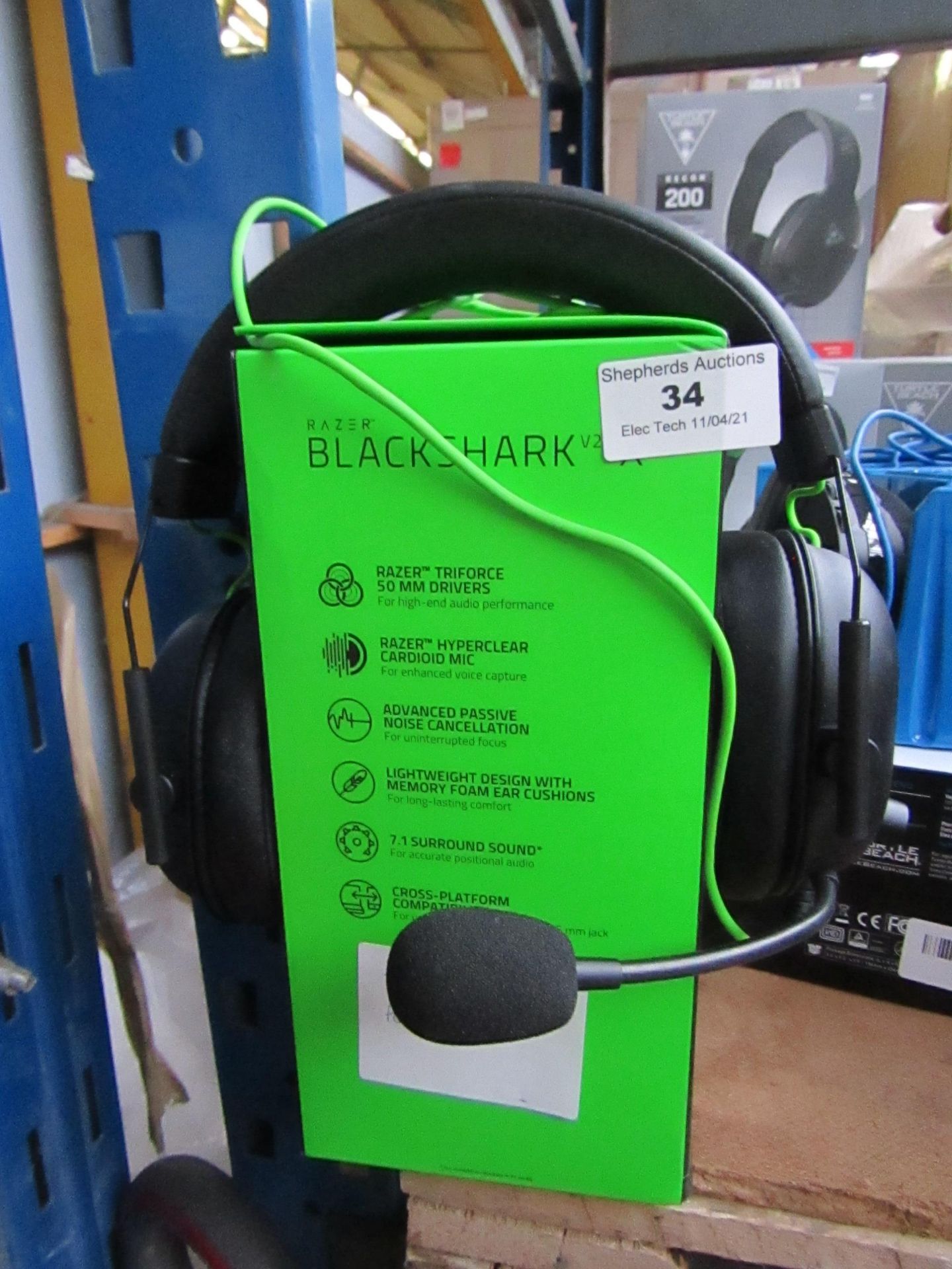 Razer gaming headphones, tested working for sound only and boxed.