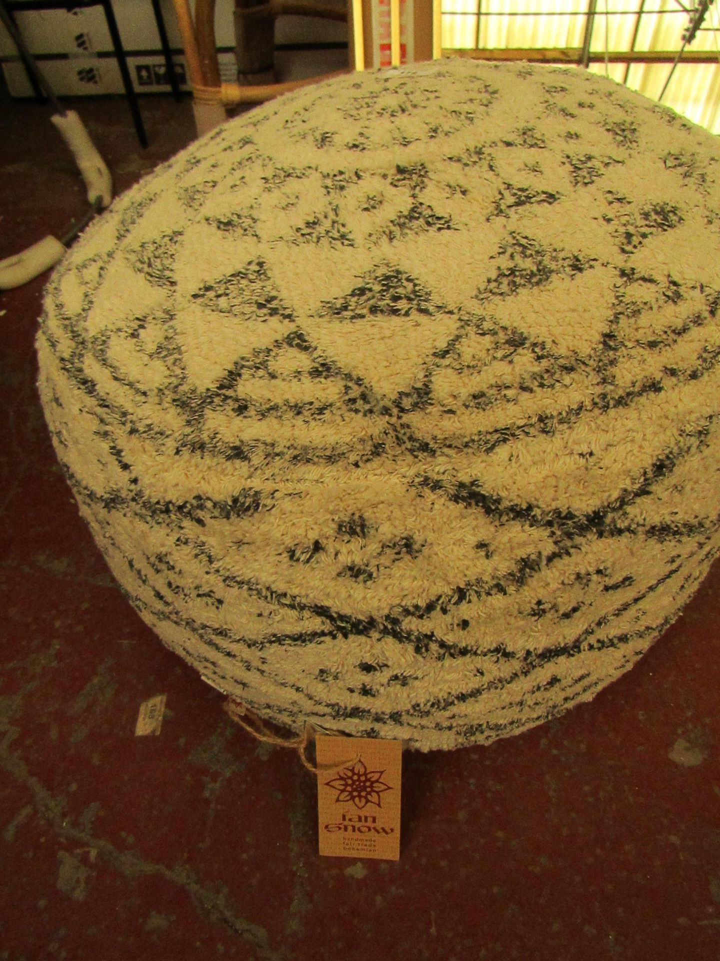 | 1x | COX AND COX IAN SNOW POUFFE | LOOKS IN GOOD CONDITION BUT MAY HAVE MARKS | RRP £85 |