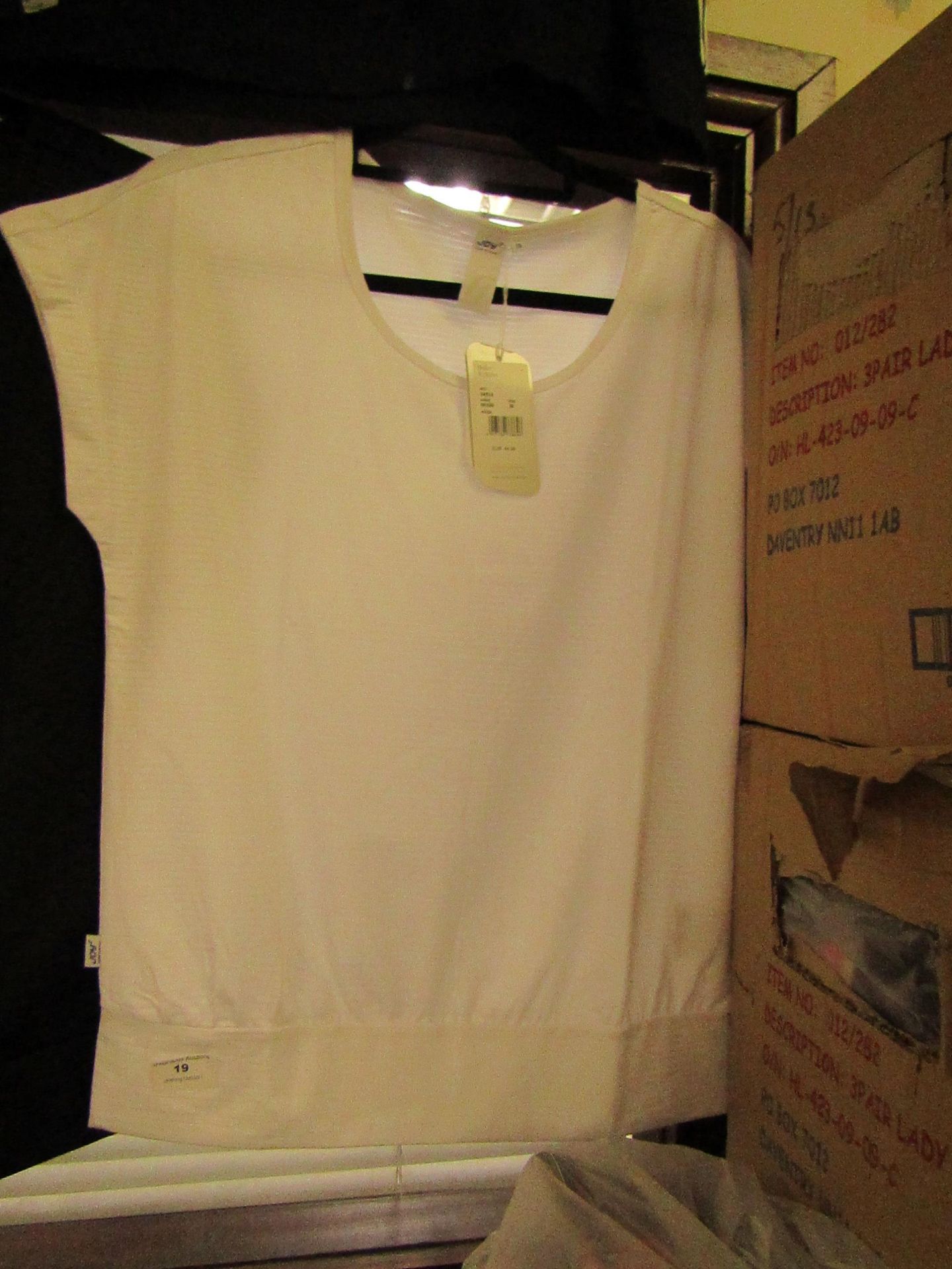 1 x Joy Sportswear Top size 38 new with tag see image for design